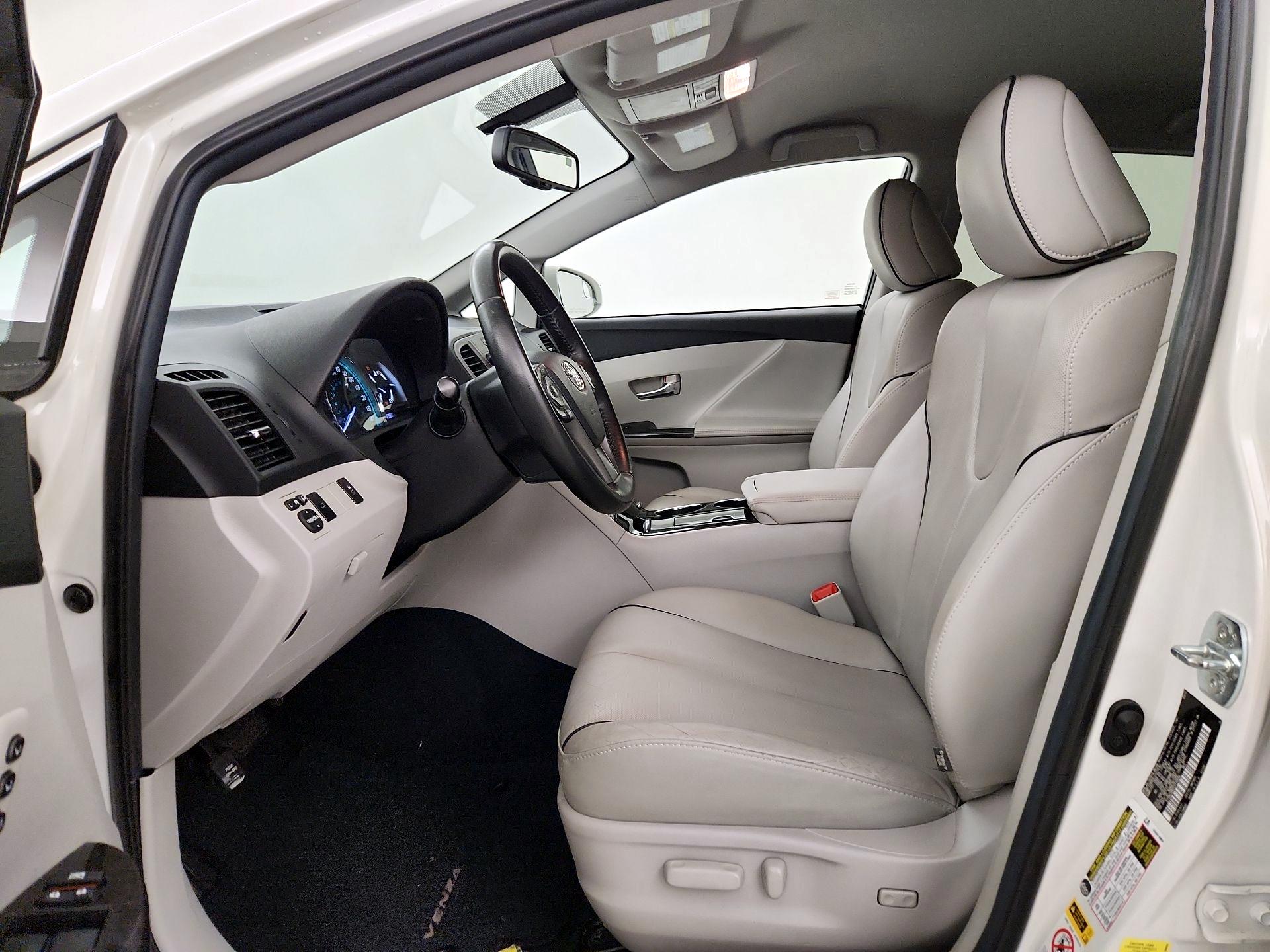 Thumbnail: 2015 Toyota Venza - 11