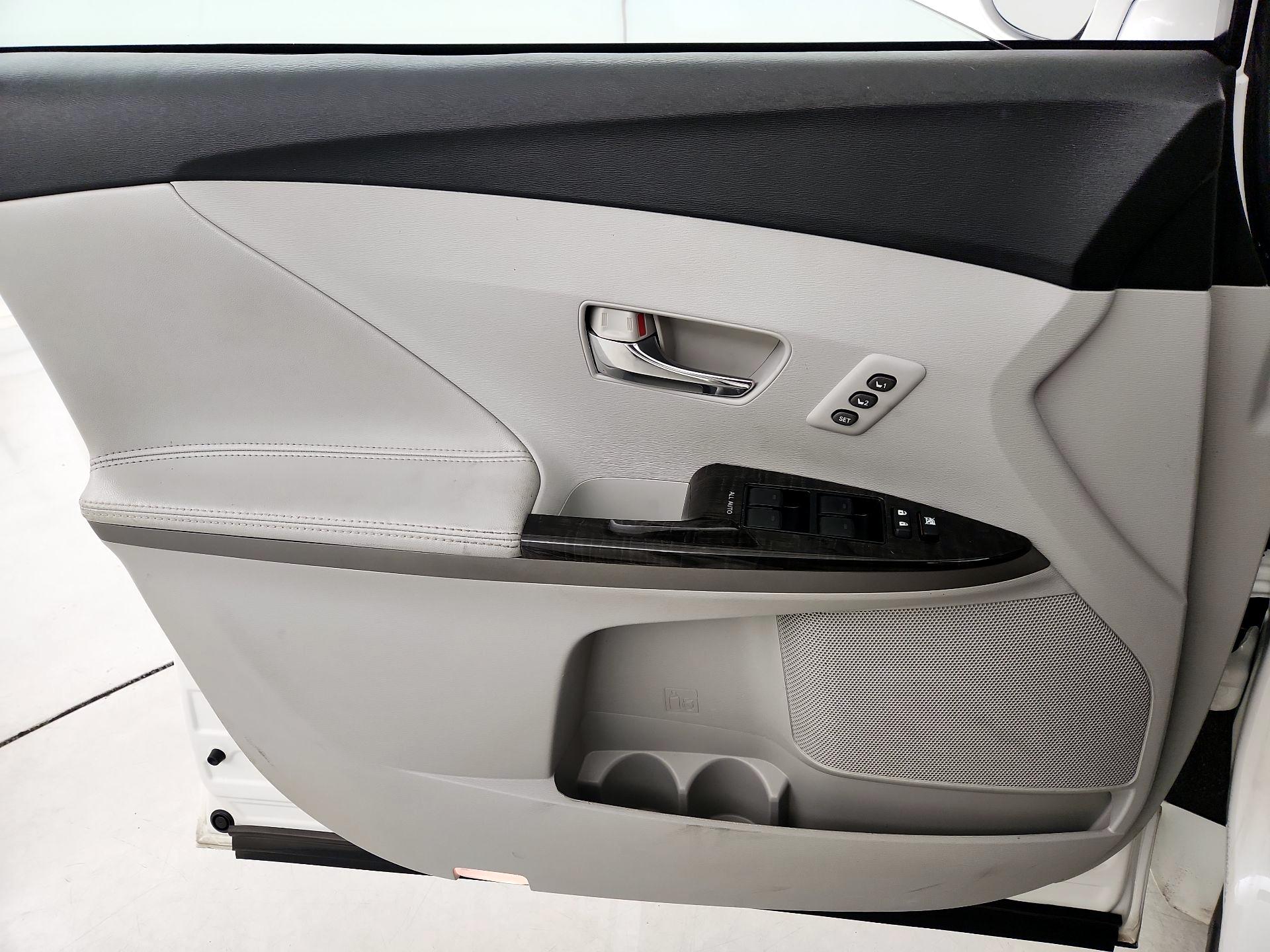 Thumbnail: 2015 Toyota Venza - 12
