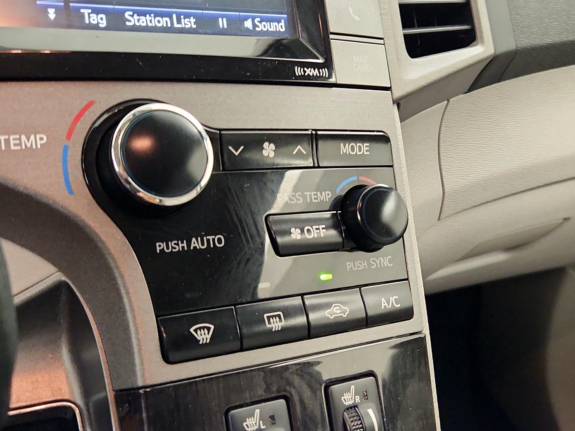 Thumbnail: 2015 Toyota Venza - 16