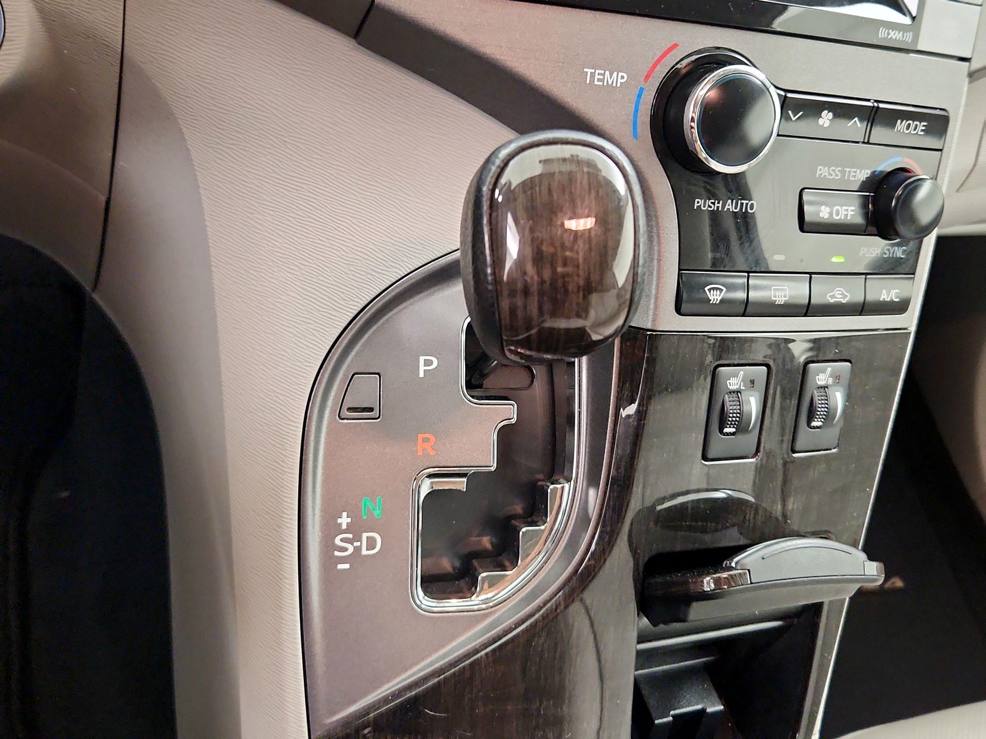 Thumbnail: 2015 Toyota Venza - 17