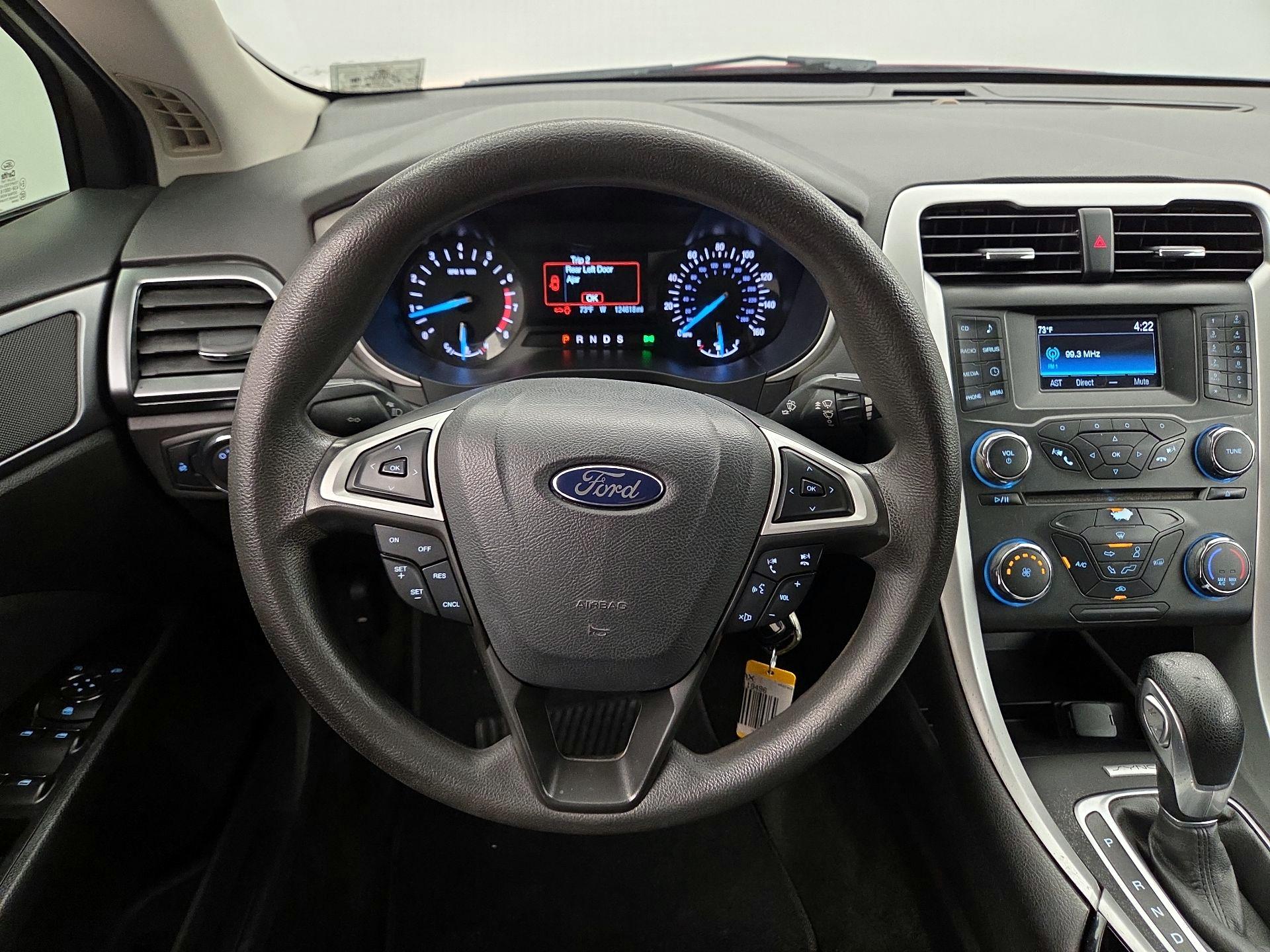Thumbnail: 2016 Ford Fusion - 10