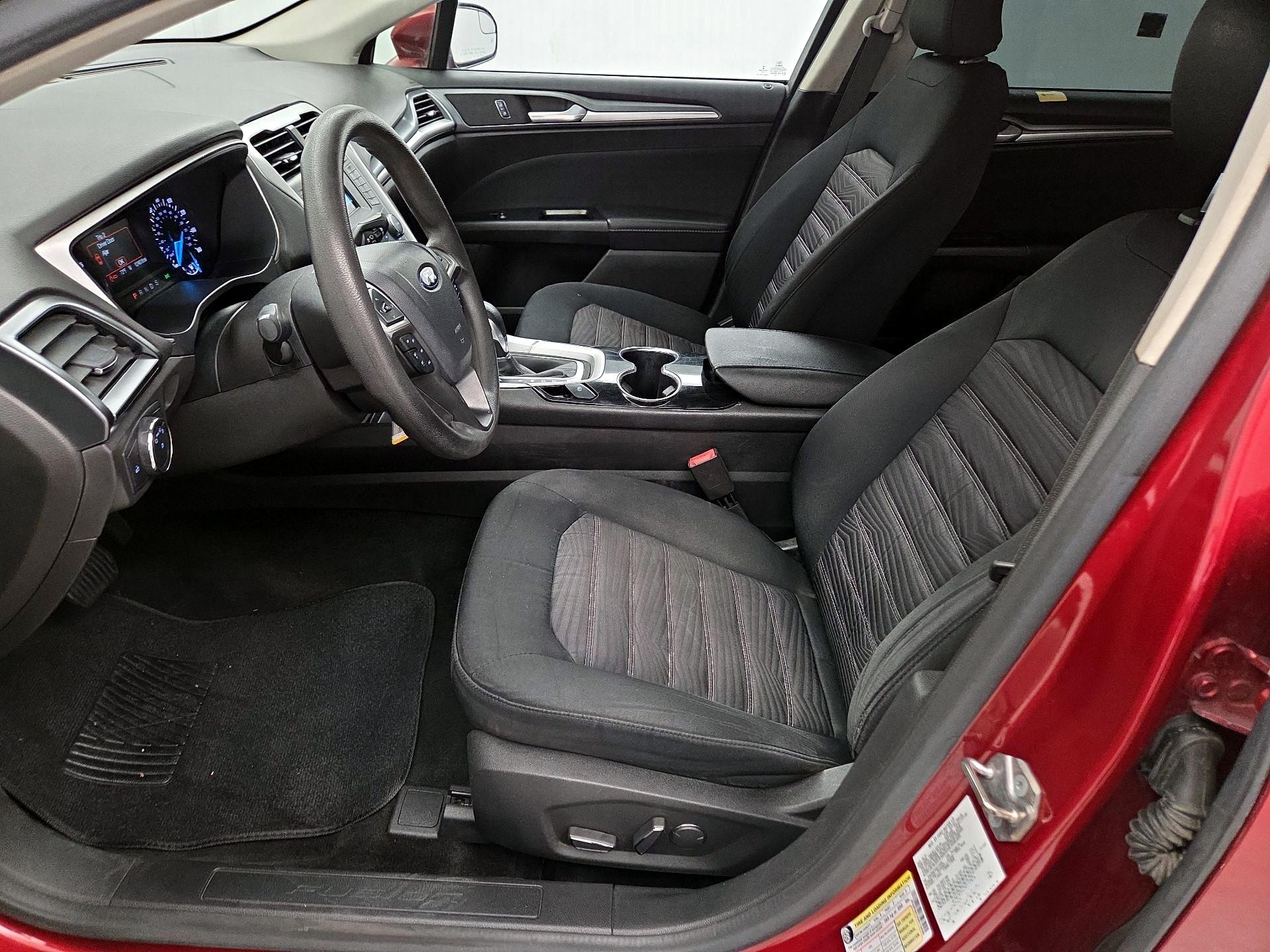 Thumbnail: 2016 Ford Fusion - 11