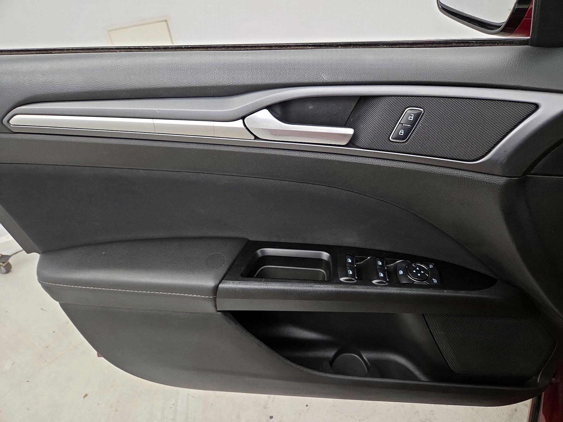Thumbnail: 2016 Ford Fusion - 12