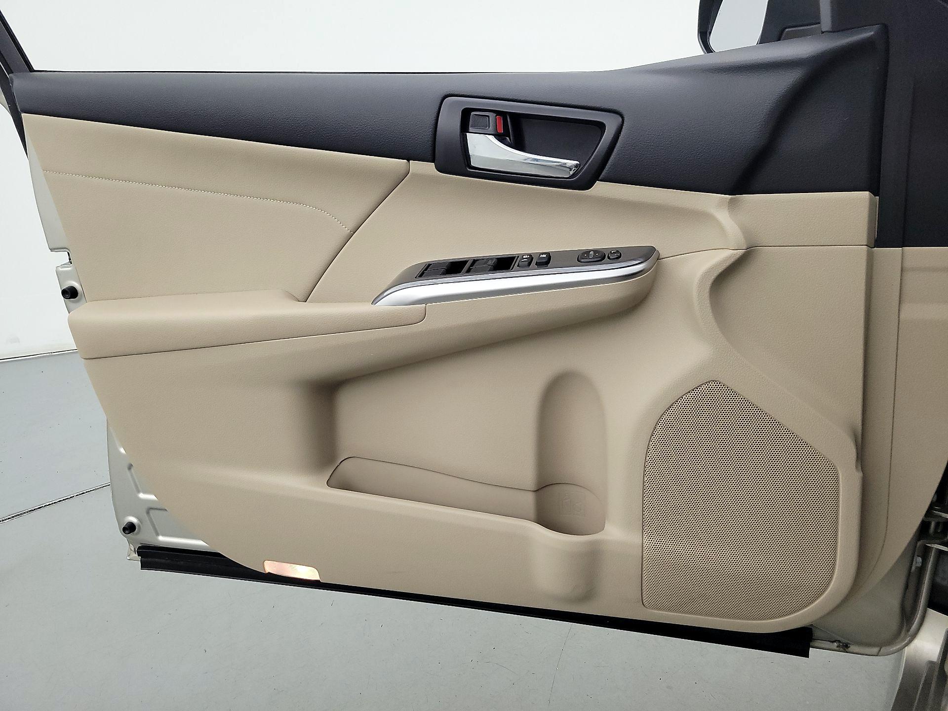 Thumbnail: 2014 Toyota Camry - 12