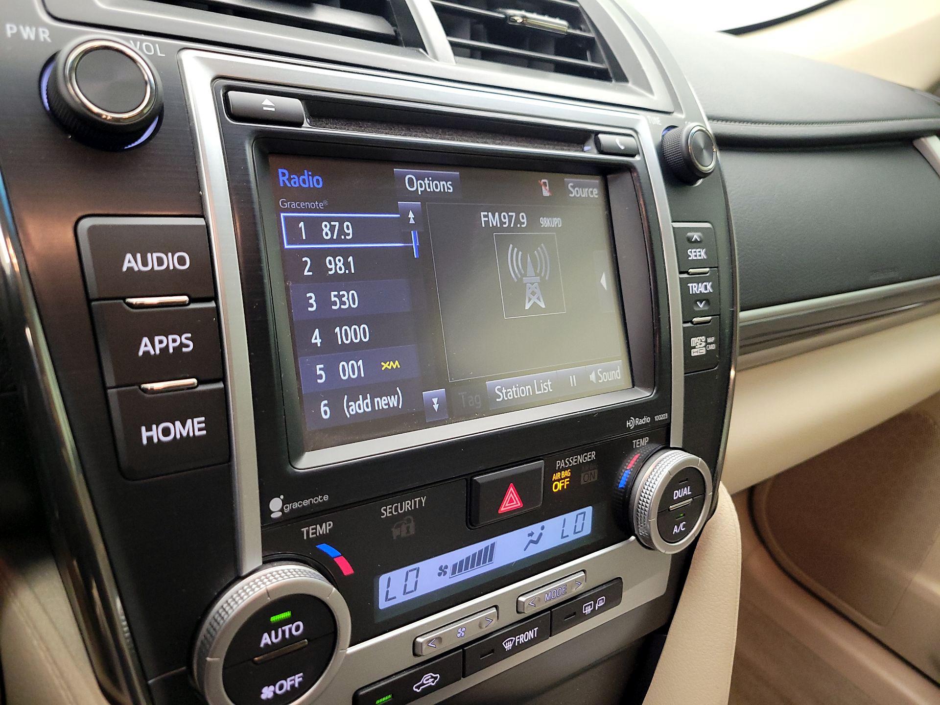 Thumbnail: 2014 Toyota Camry - 16