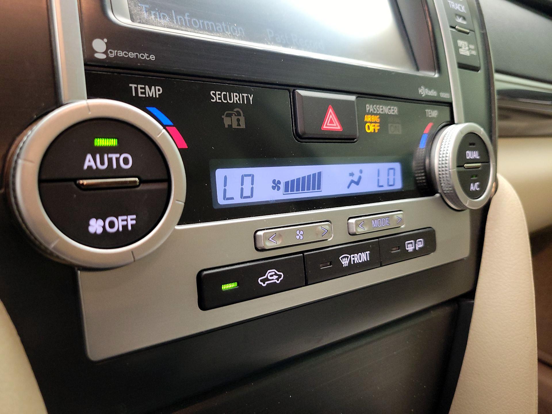 Thumbnail: 2014 Toyota Camry - 17