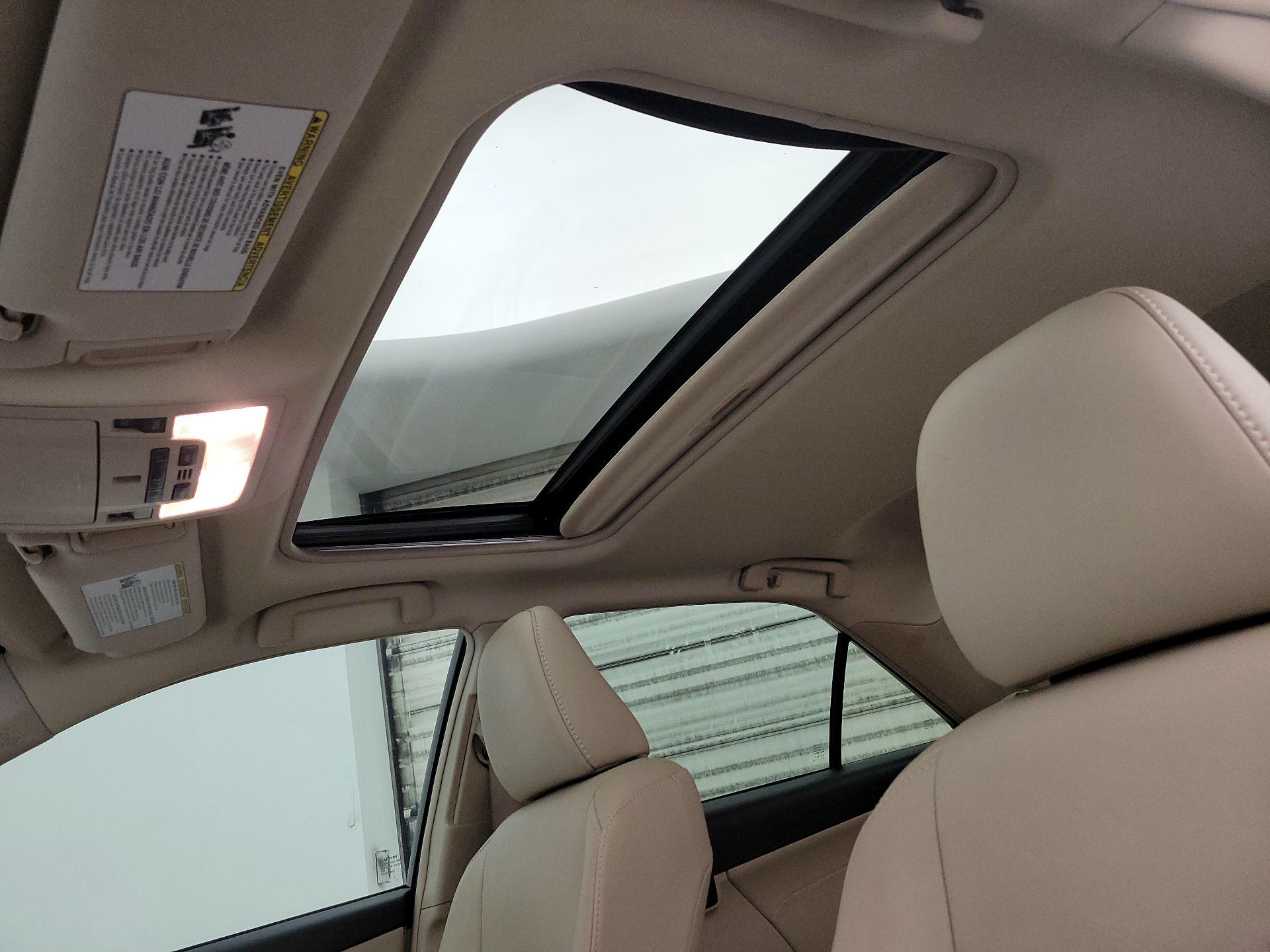 Thumbnail: 2014 Toyota Camry - 20