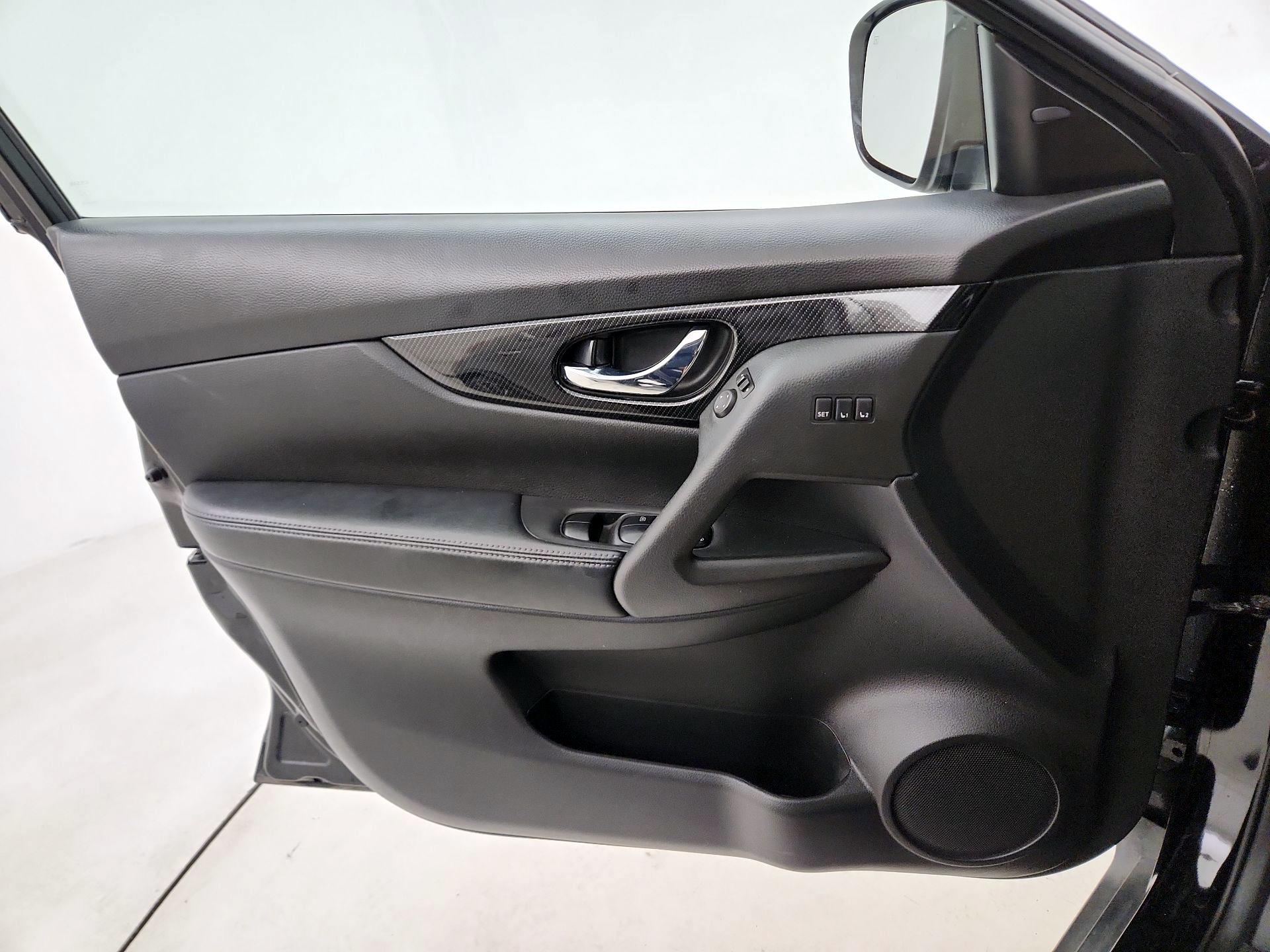 Thumbnail: 2018 Nissan Rogue - 10