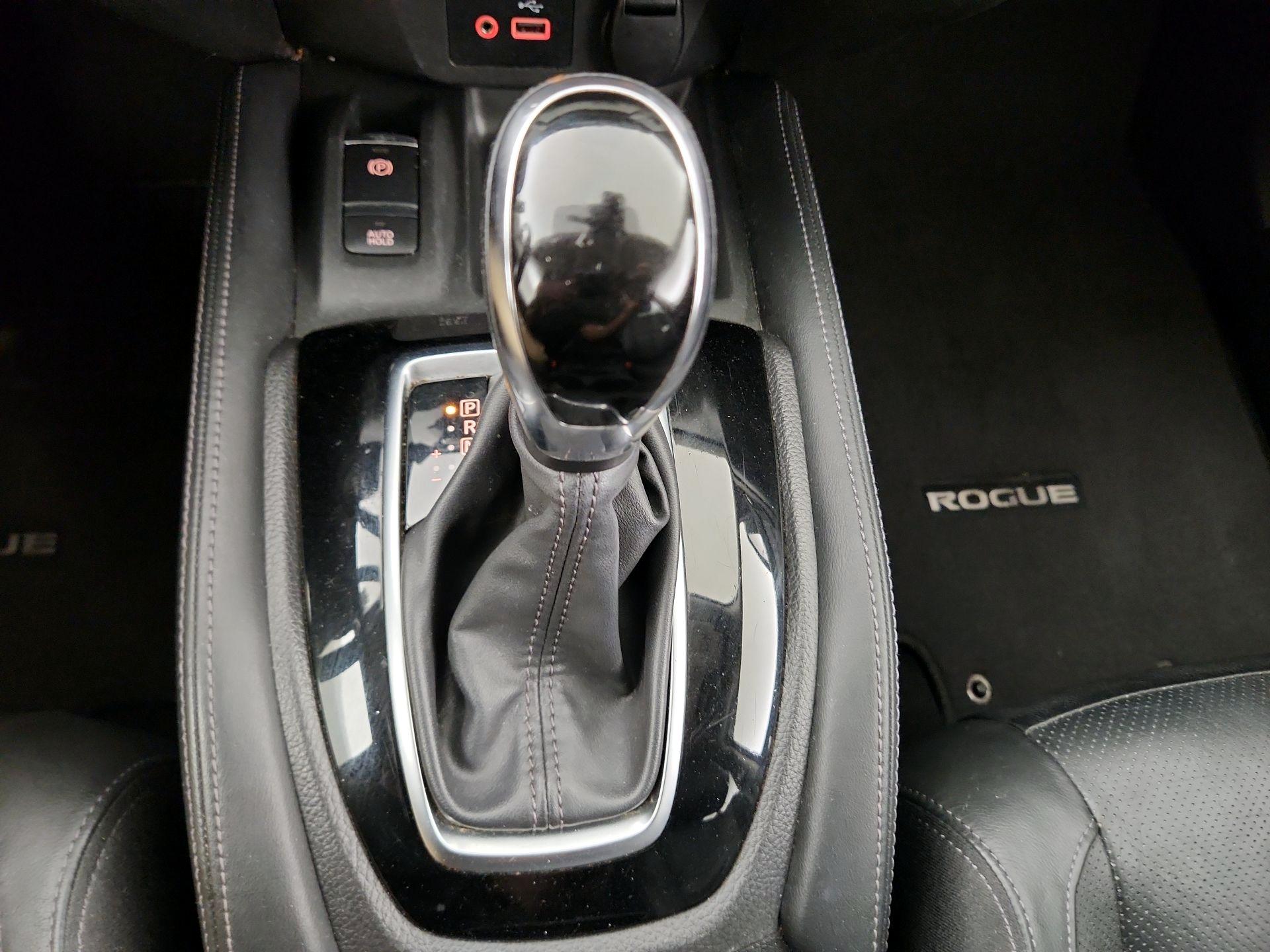 Thumbnail: 2018 Nissan Rogue - 16