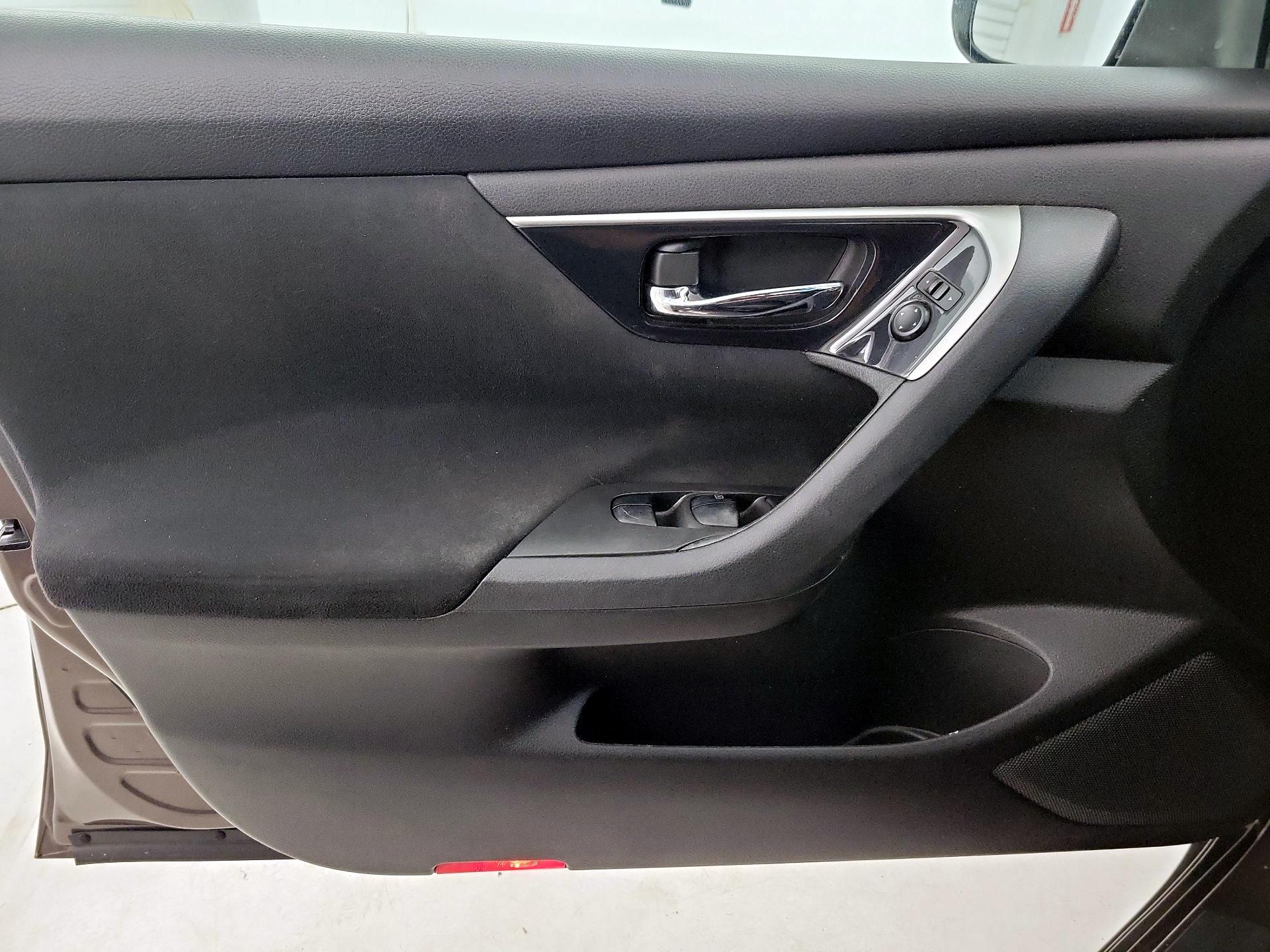 Thumbnail: 2014 Nissan Altima - 12