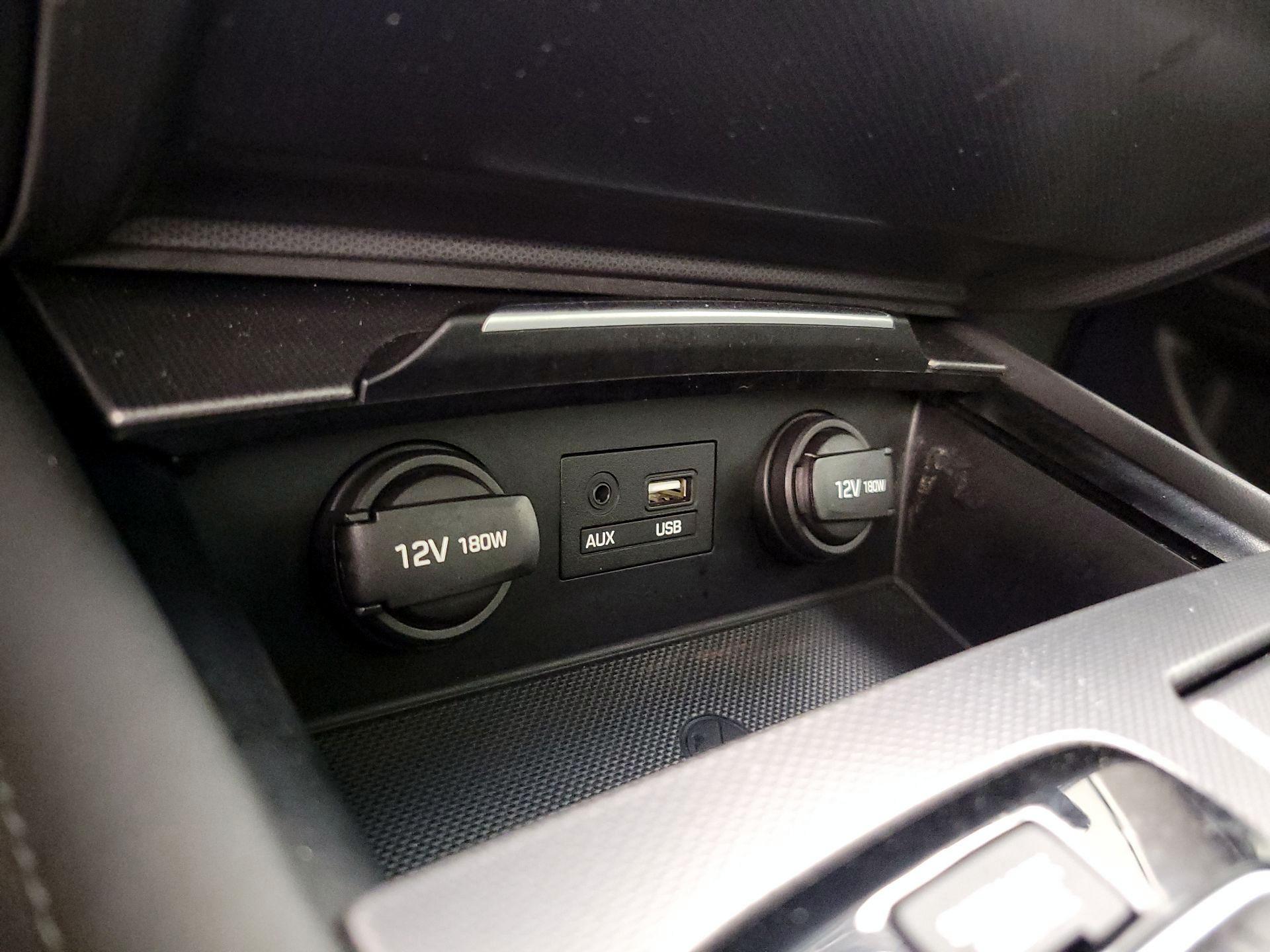 Thumbnail: 2017 Genesis G80 - 19
