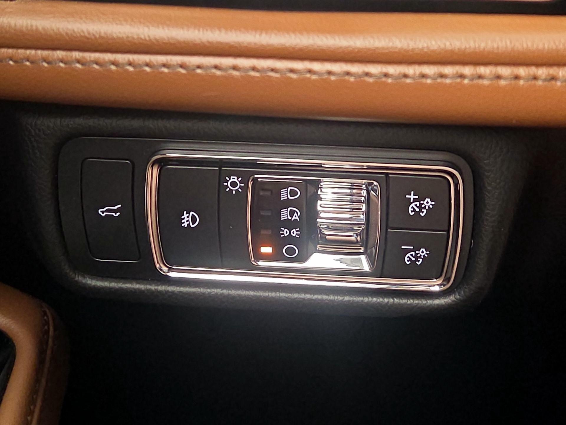 Thumbnail: 2021 Lincoln Aviator - 13
