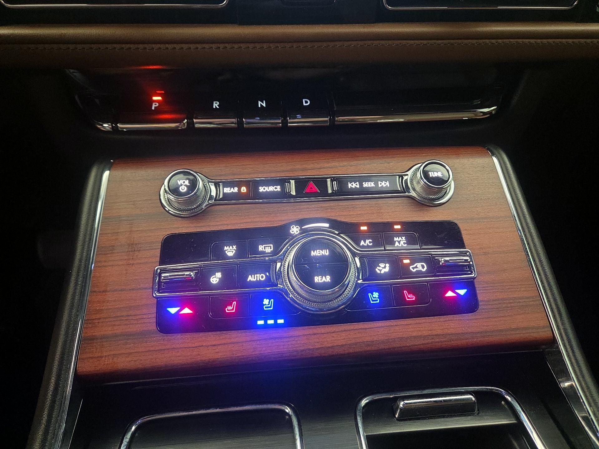 Thumbnail: 2021 Lincoln Aviator - 17