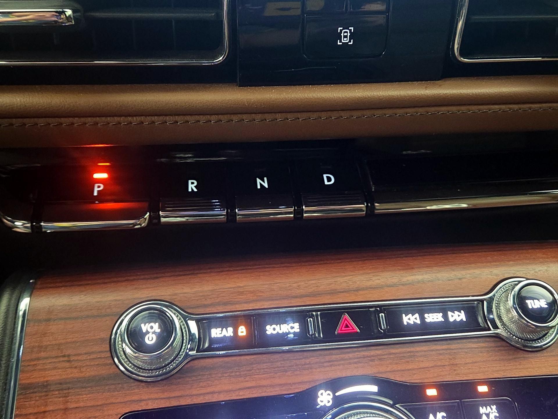 Thumbnail: 2021 Lincoln Aviator - 18