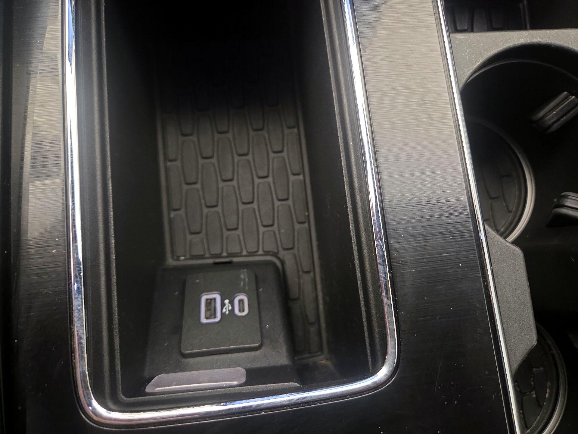 Thumbnail: 2021 Lincoln Aviator - 19