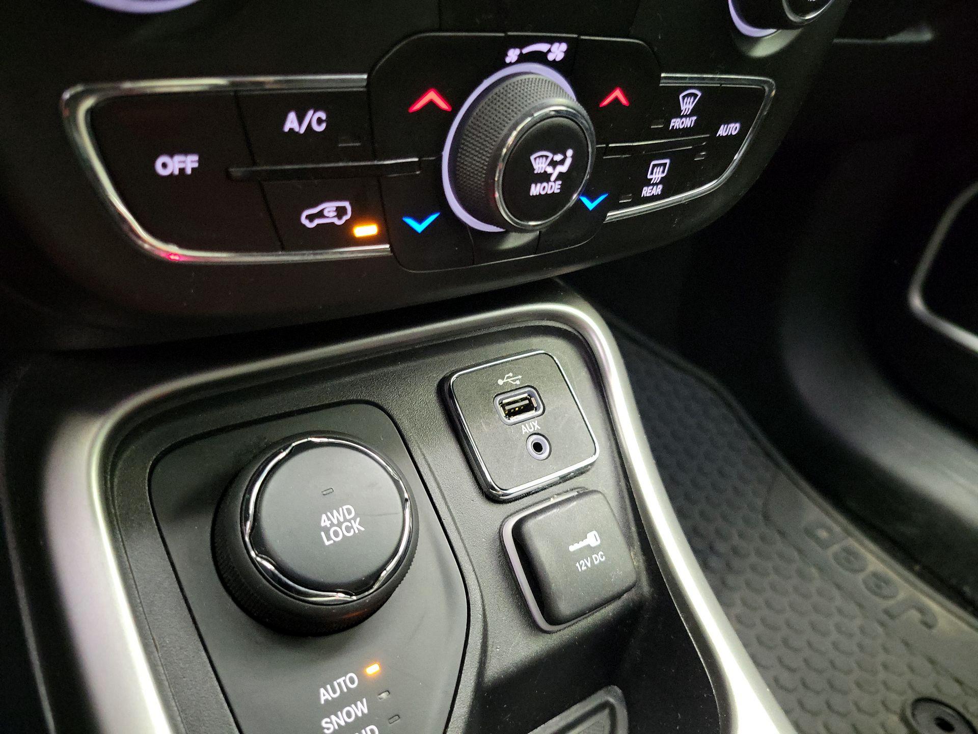 Thumbnail: 2018 Jeep Compass - 17
