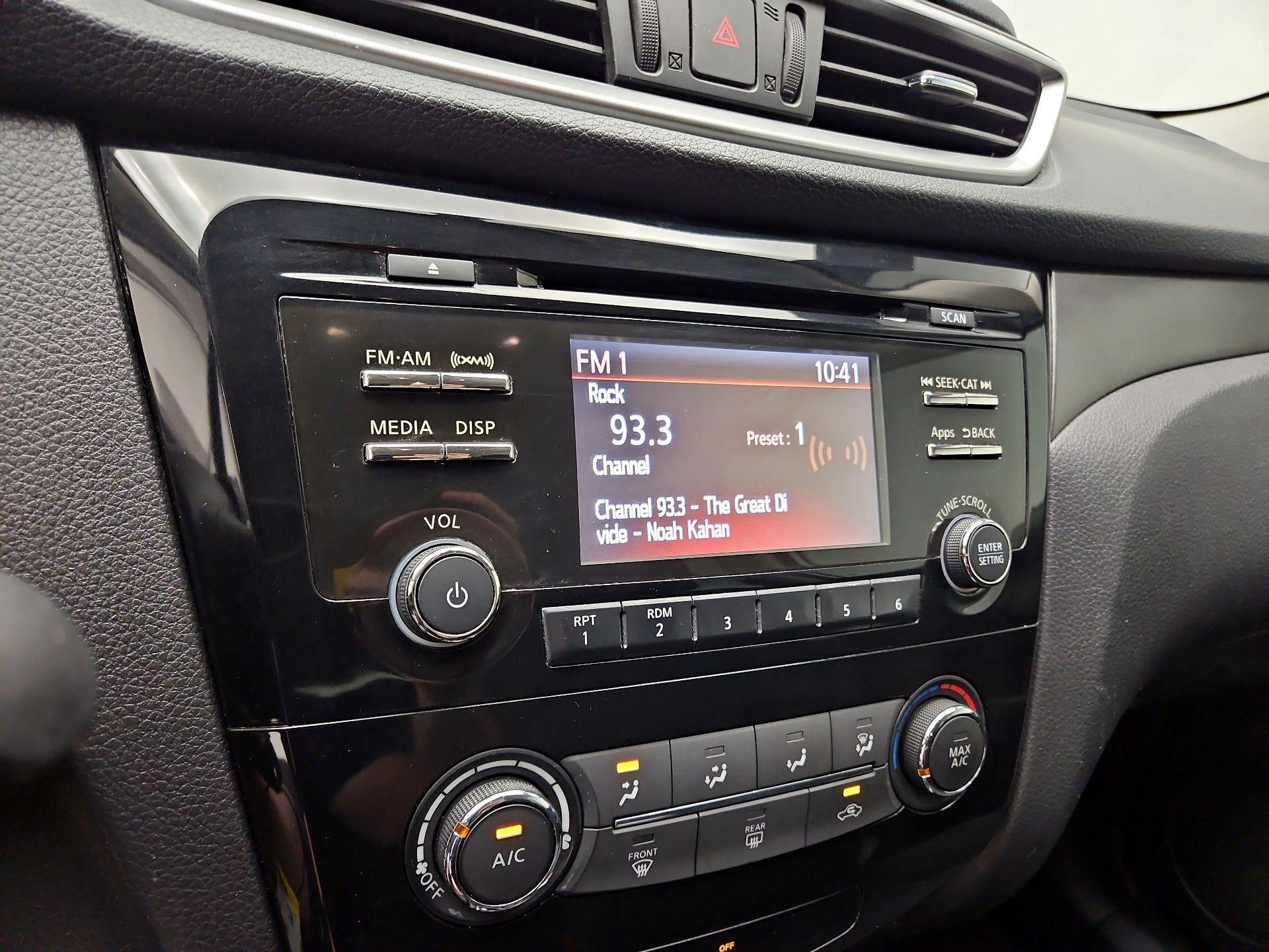 Thumbnail: 2015 Nissan Rogue - 15