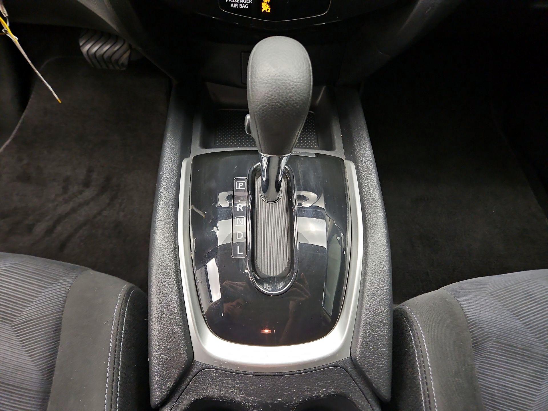 Thumbnail: 2015 Nissan Rogue - 17