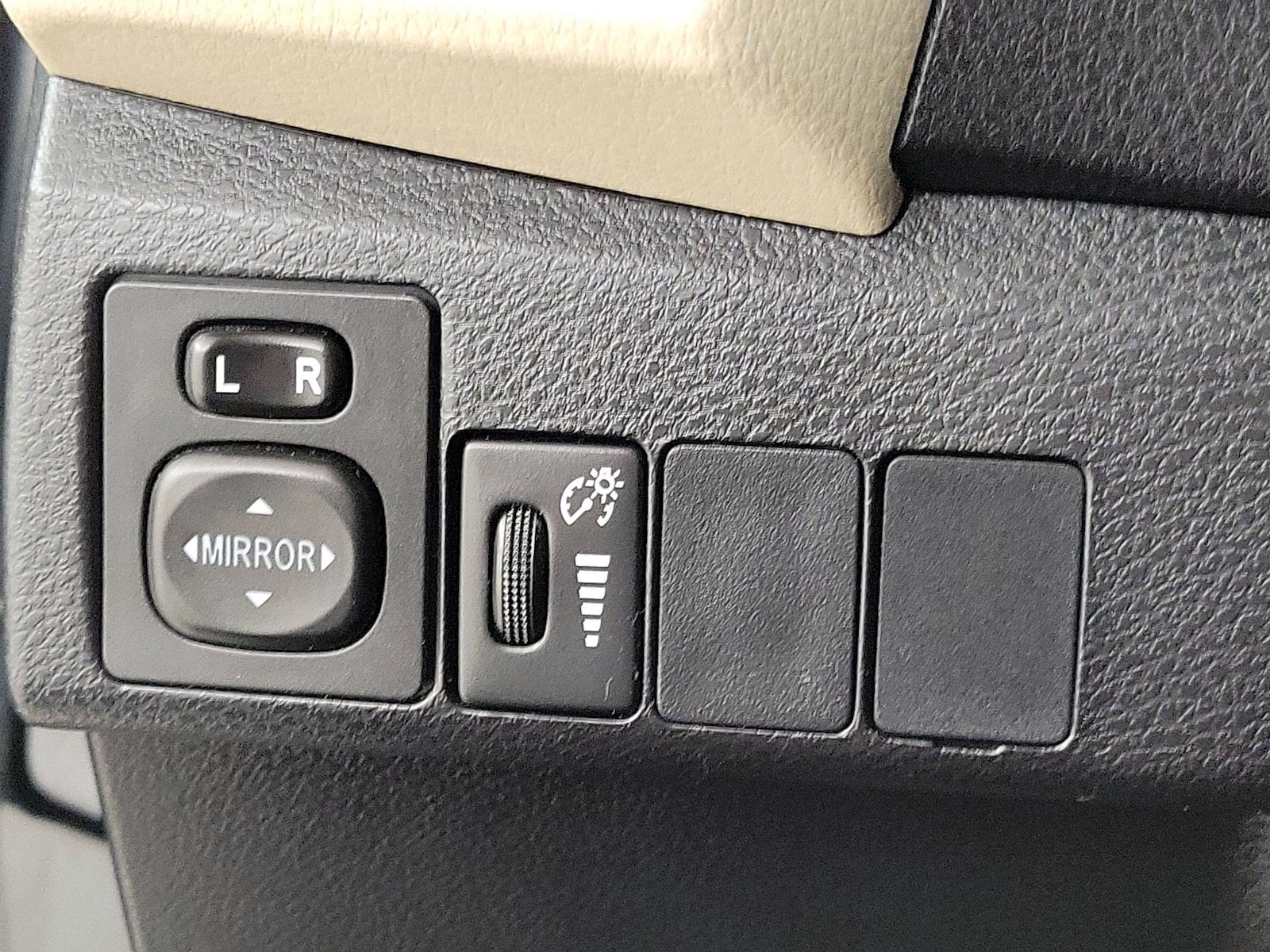 2016 Toyota Corolla LE - Photo 14