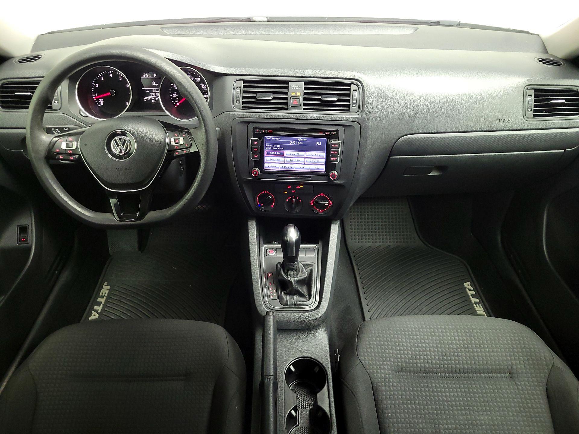 Thumbnail: 2015 Volkswagen Jetta - 9