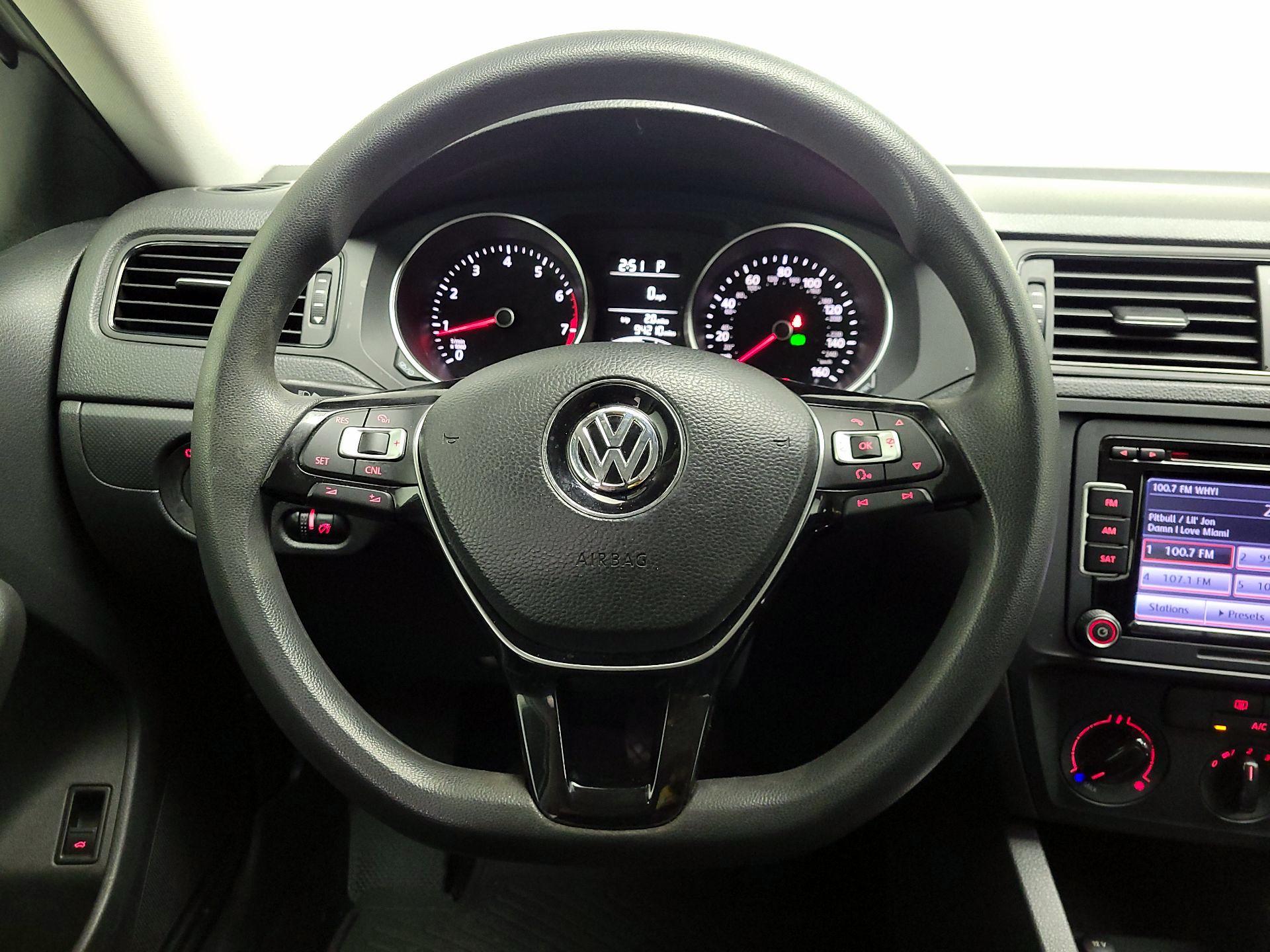 Thumbnail: 2015 Volkswagen Jetta - 10
