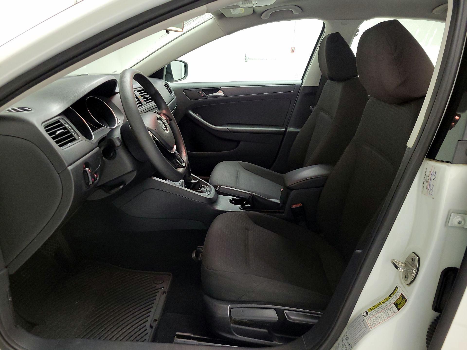 Thumbnail: 2015 Volkswagen Jetta - 11