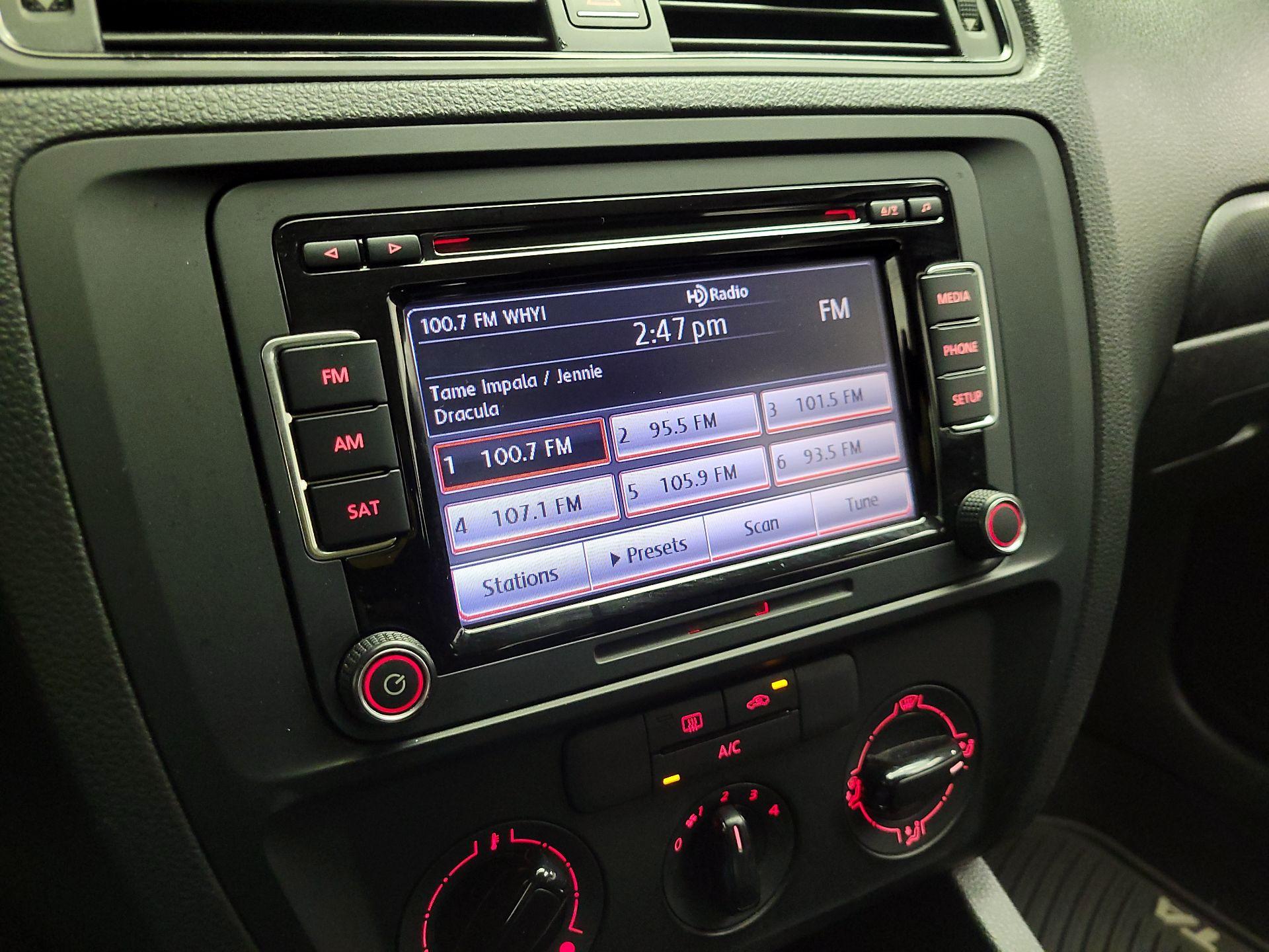 Thumbnail: 2015 Volkswagen Jetta - 15