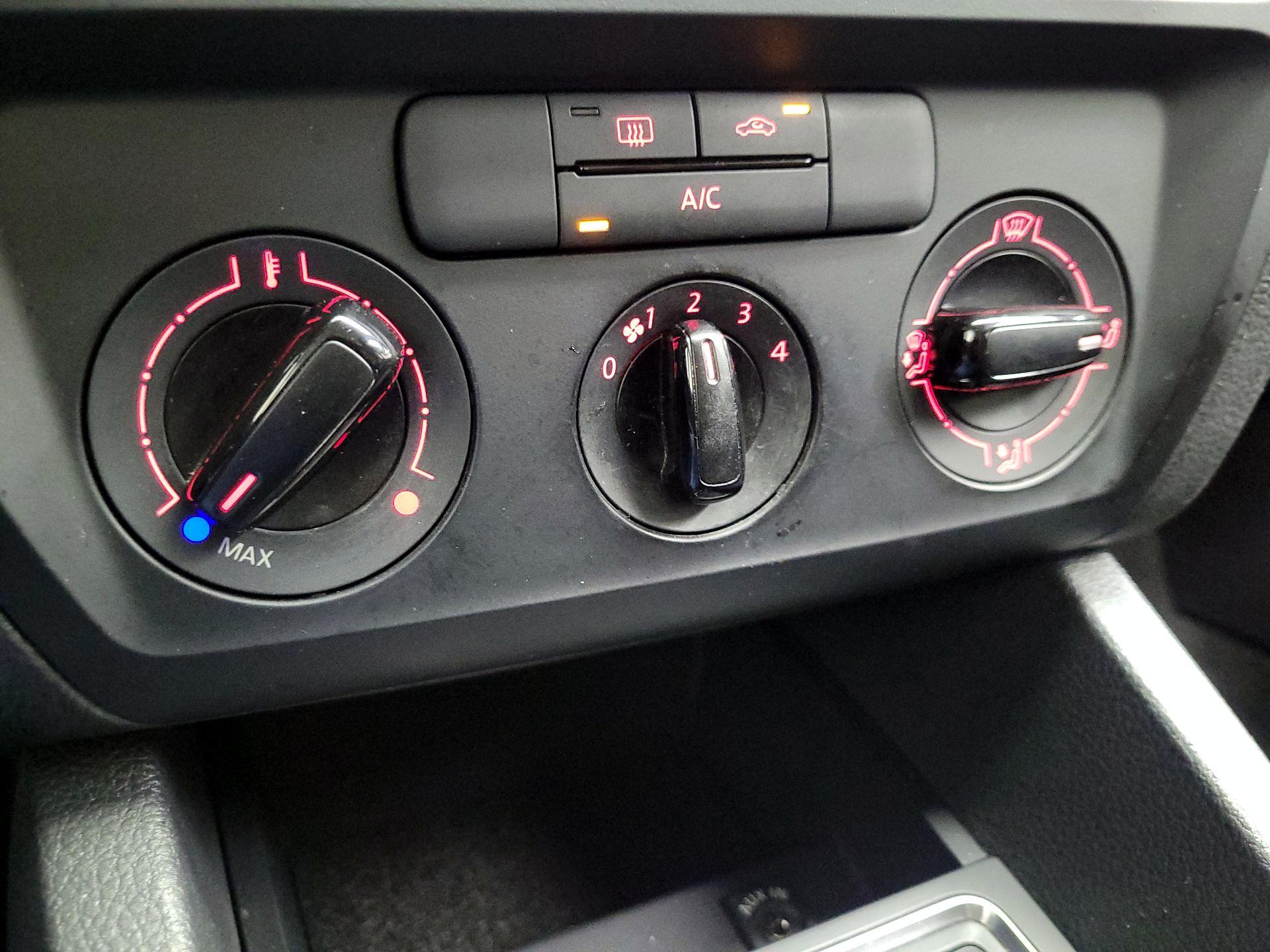 Thumbnail: 2015 Volkswagen Jetta - 16