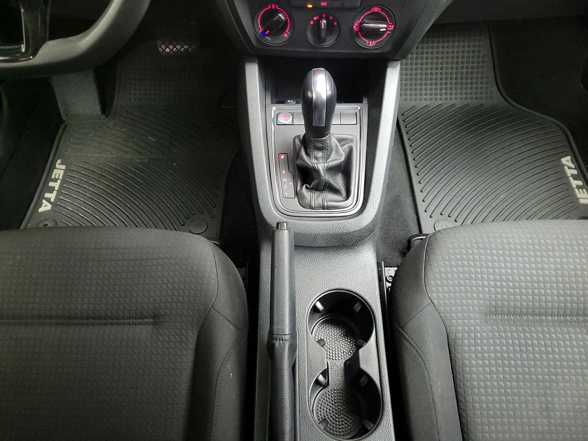 Thumbnail: 2015 Volkswagen Jetta - 17