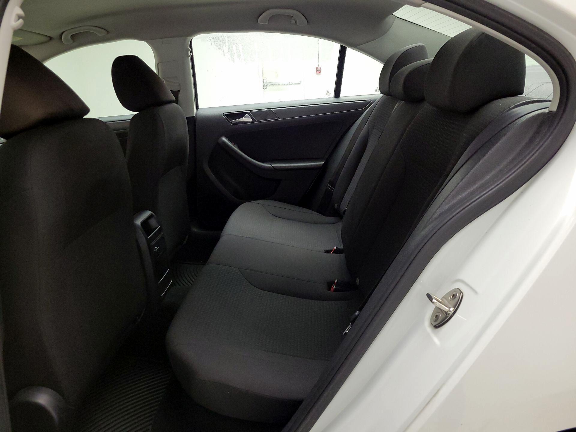 Thumbnail: 2015 Volkswagen Jetta - 18