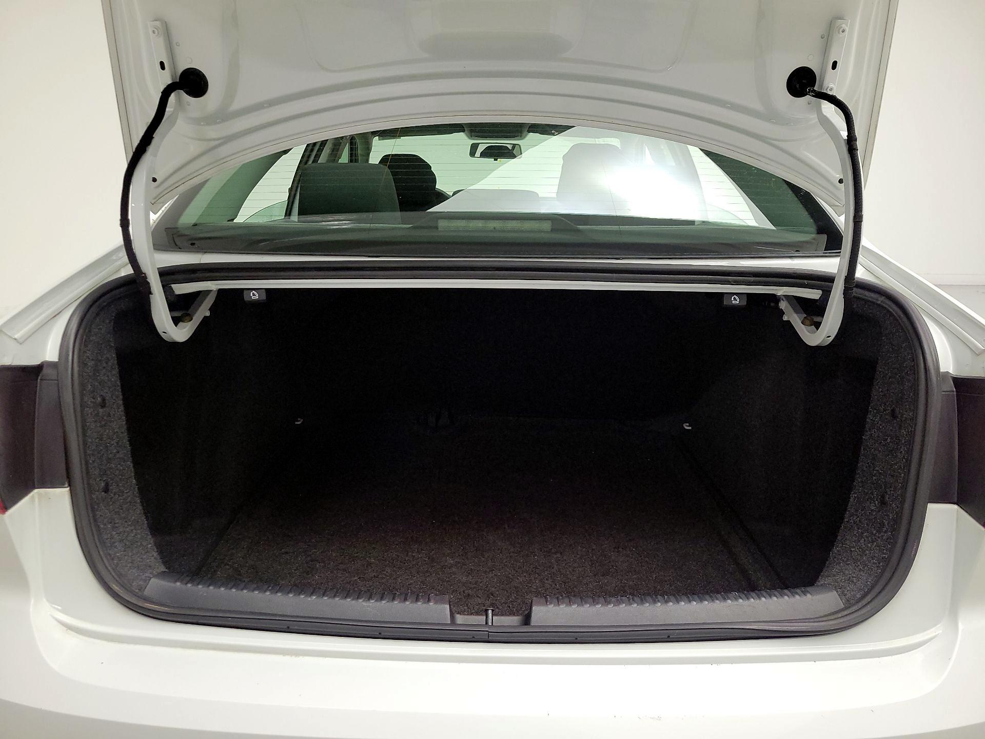 Thumbnail: 2015 Volkswagen Jetta - 19