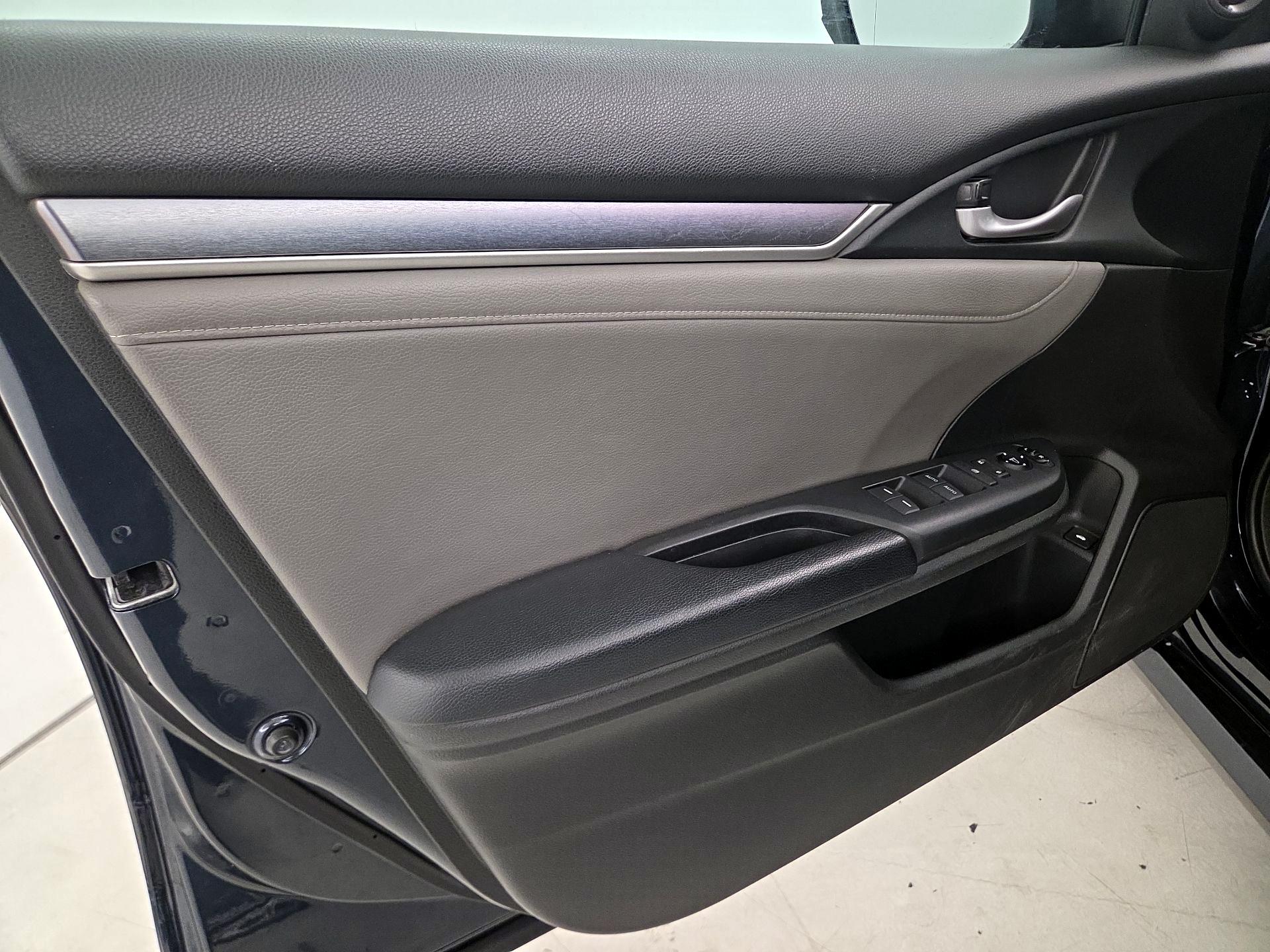 Thumbnail: 2016 Honda Civic - 12