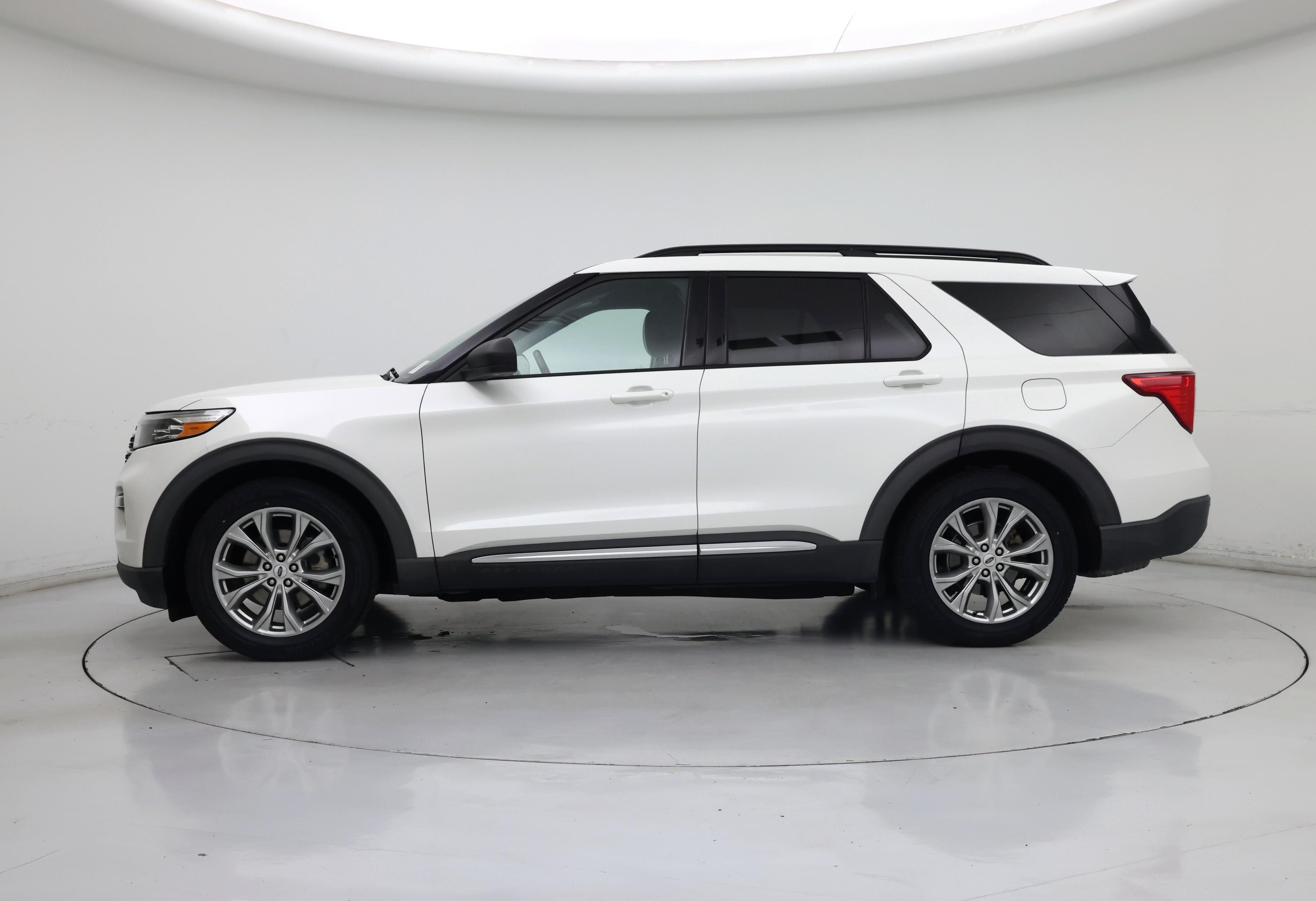 Thumbnail: 2021 Ford Explorer - 3