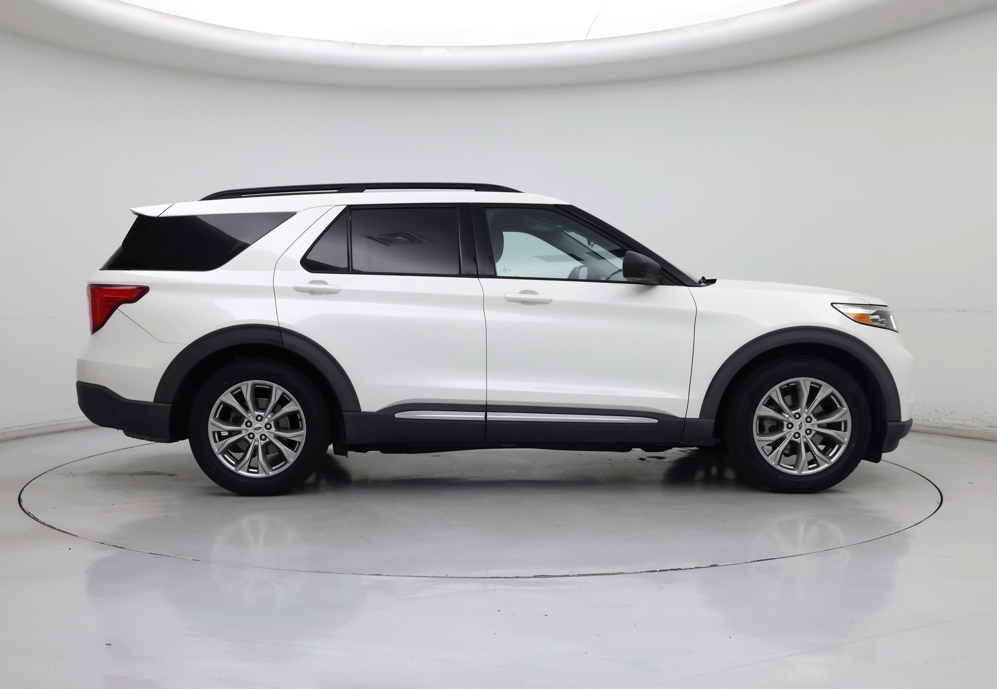Thumbnail: 2021 Ford Explorer - 7