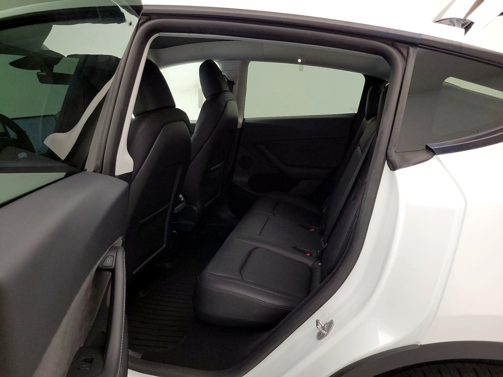 2024 Tesla Model Y Long Range - Photo 19