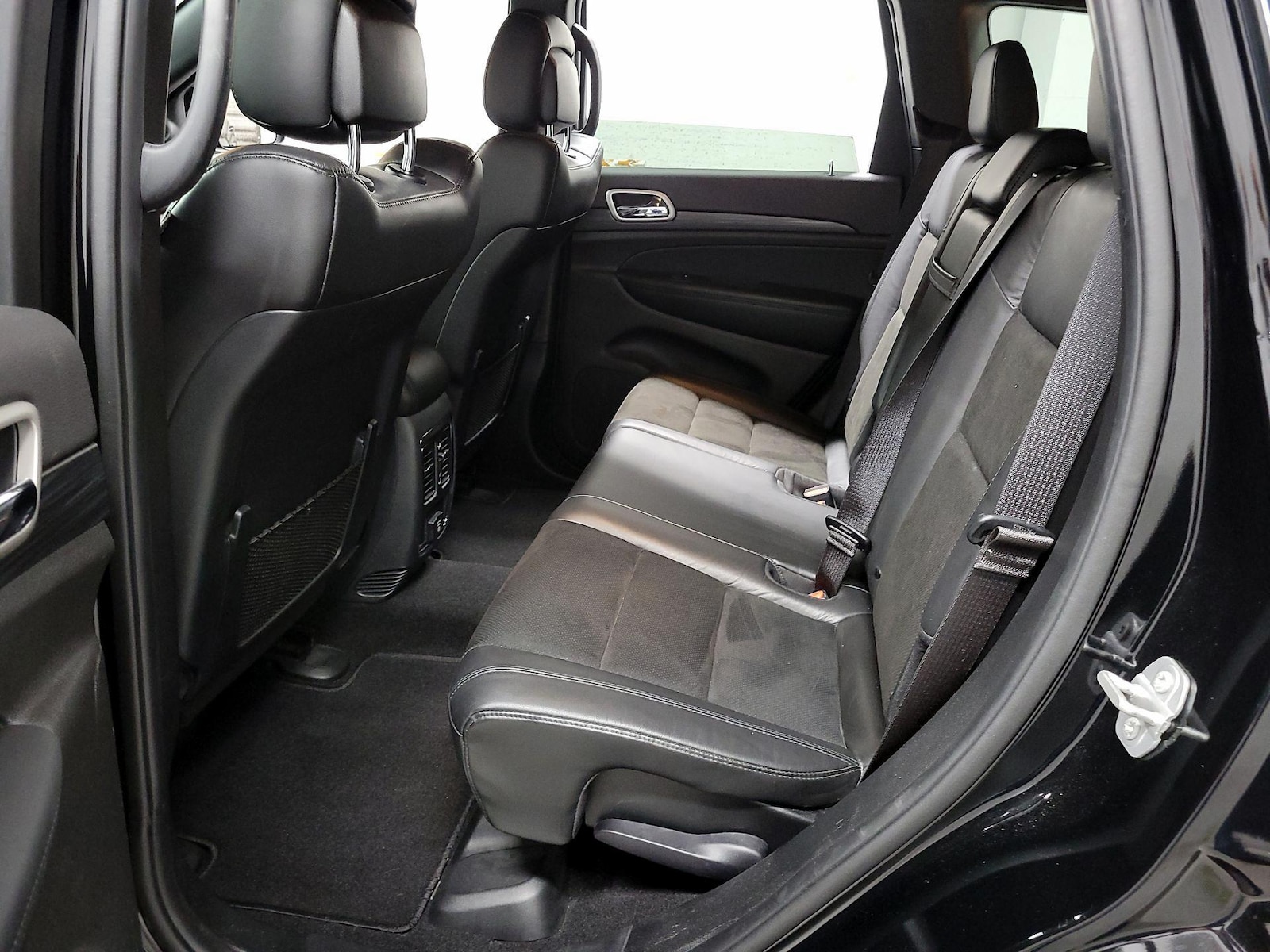 2020 Jeep Grand Cherokee Altitude - Photo 15
