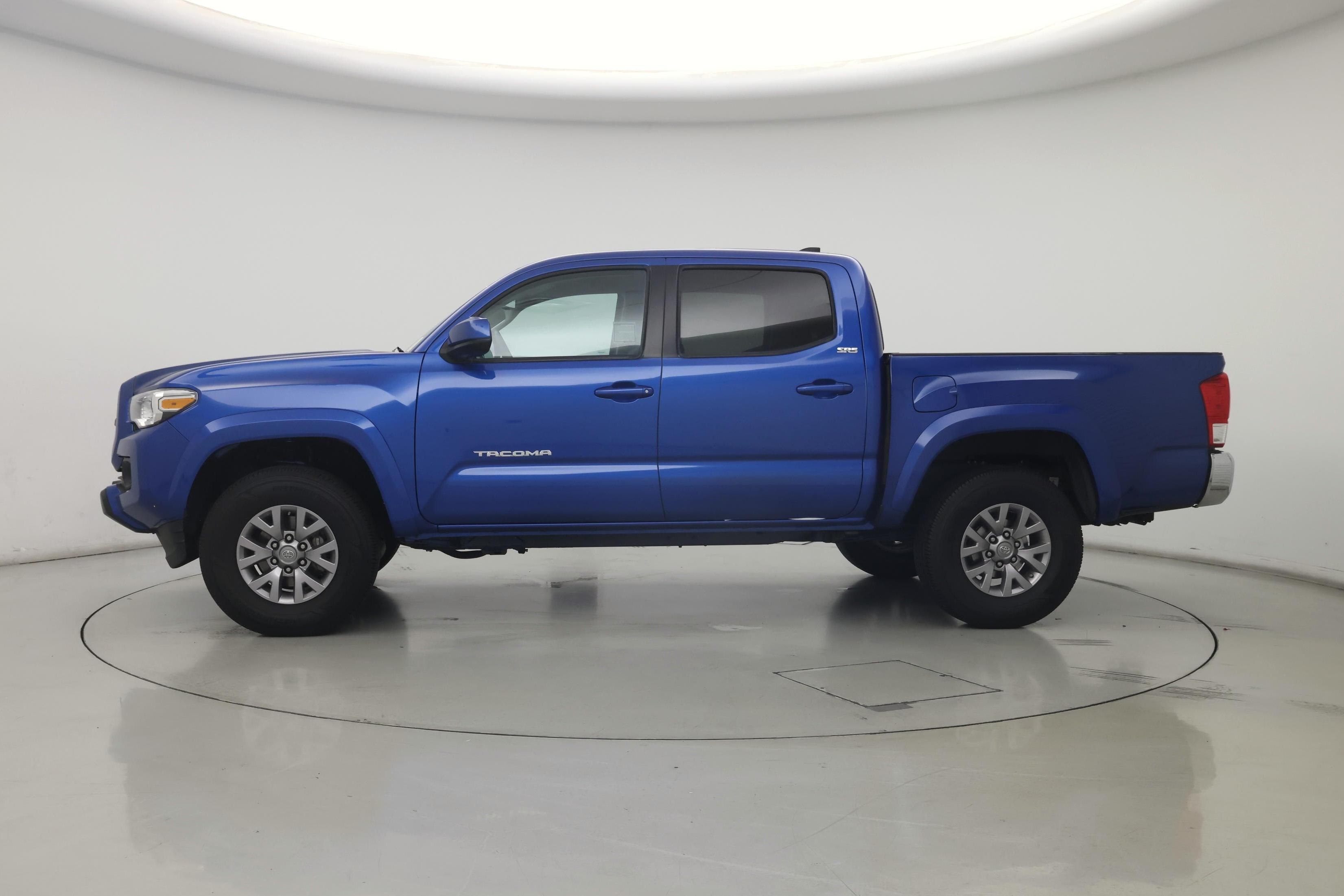 Thumbnail: 2017 Toyota Tacoma - 3