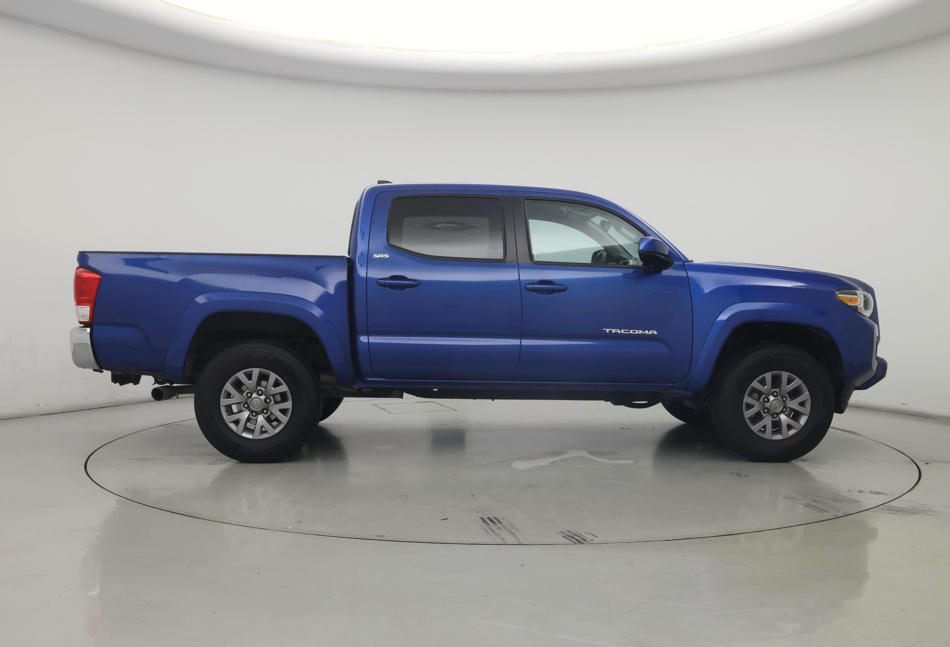 Thumbnail: 2017 Toyota Tacoma - 7