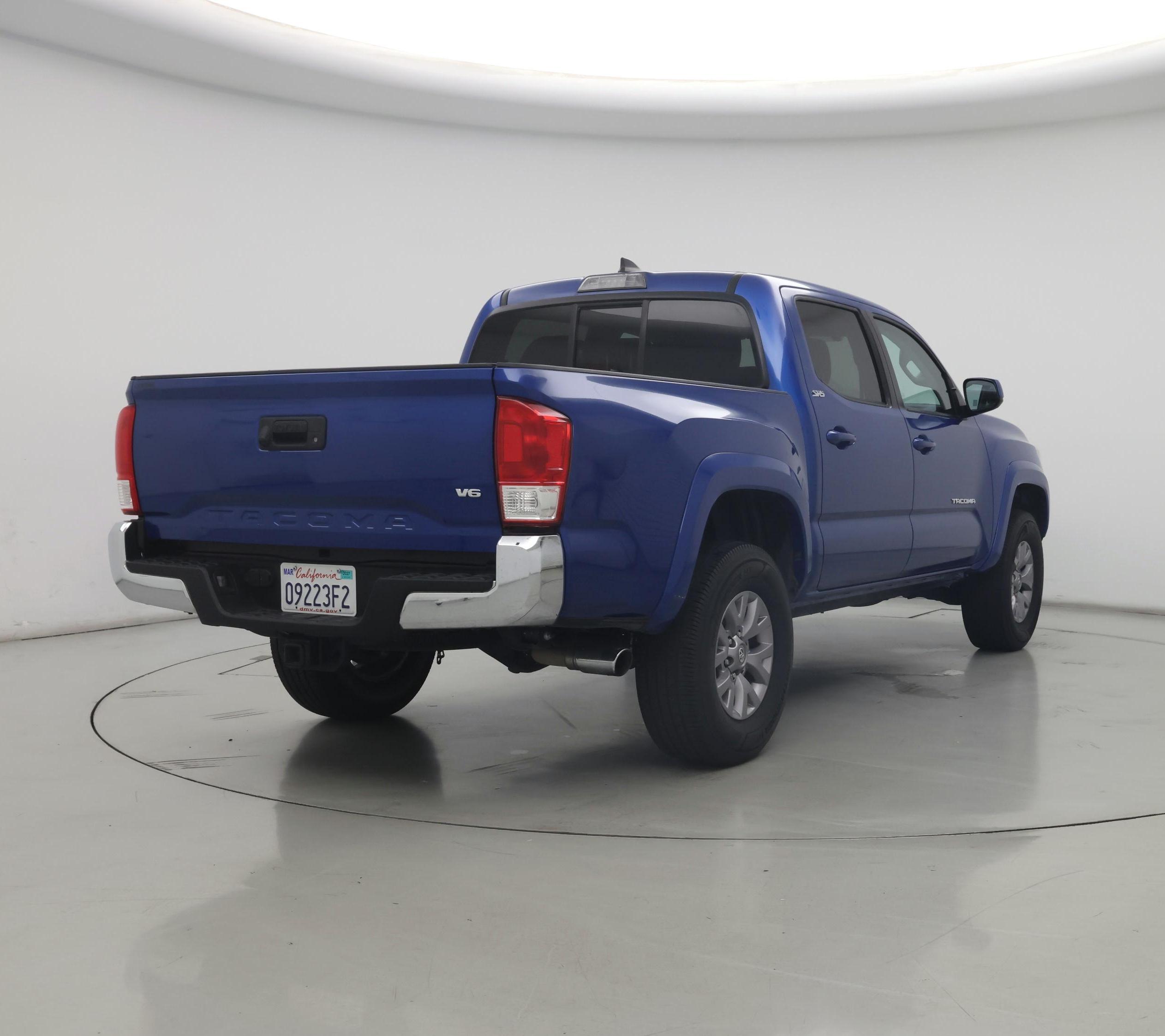 Thumbnail: 2017 Toyota Tacoma - 8