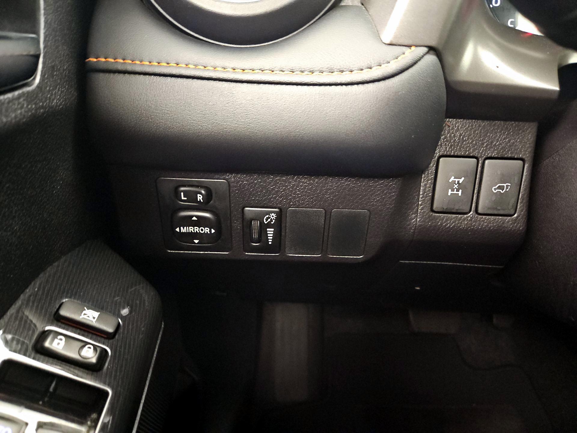 Thumbnail: 2016 Toyota RAV4 - 13