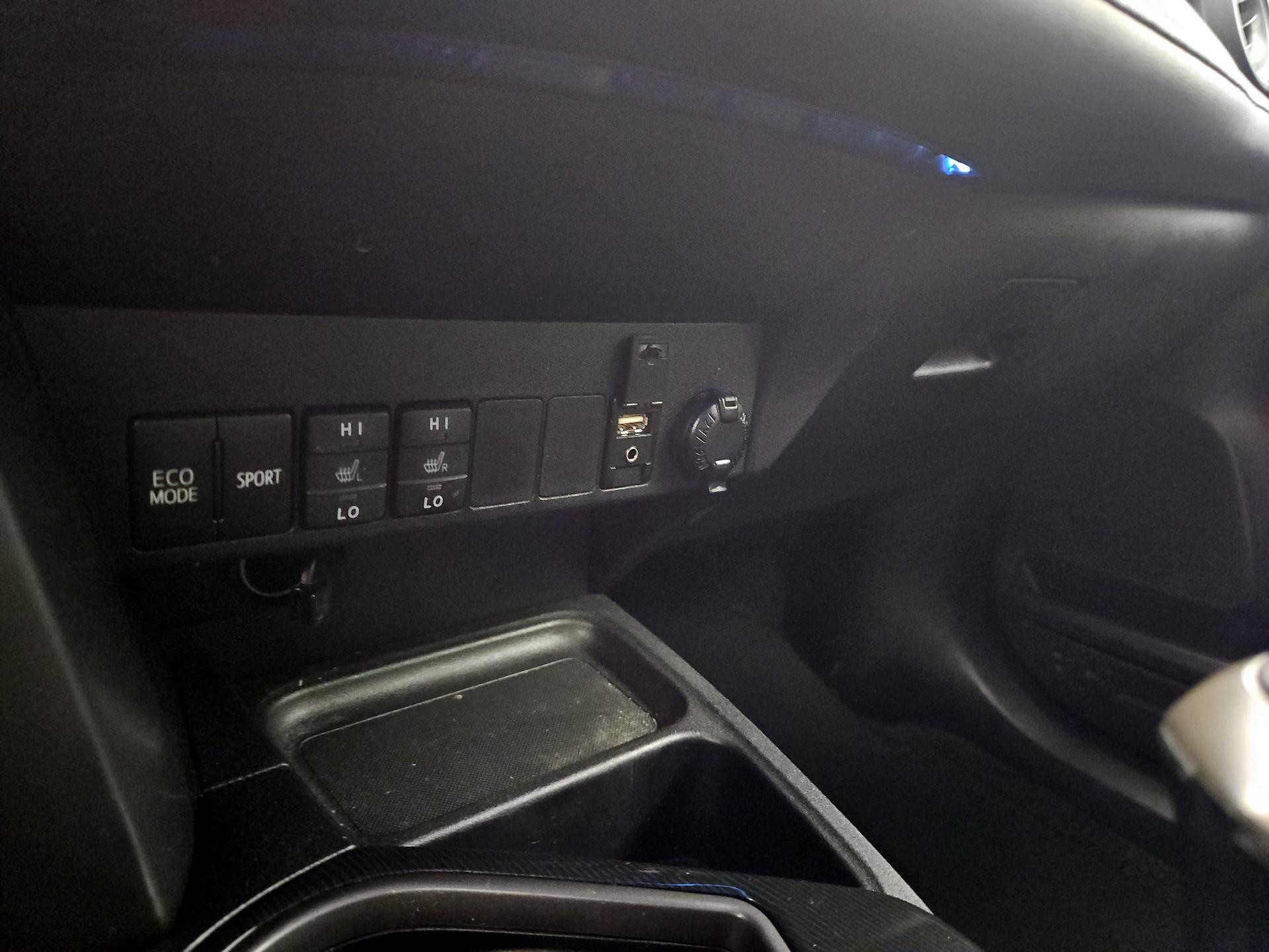 Thumbnail: 2016 Toyota RAV4 - 18
