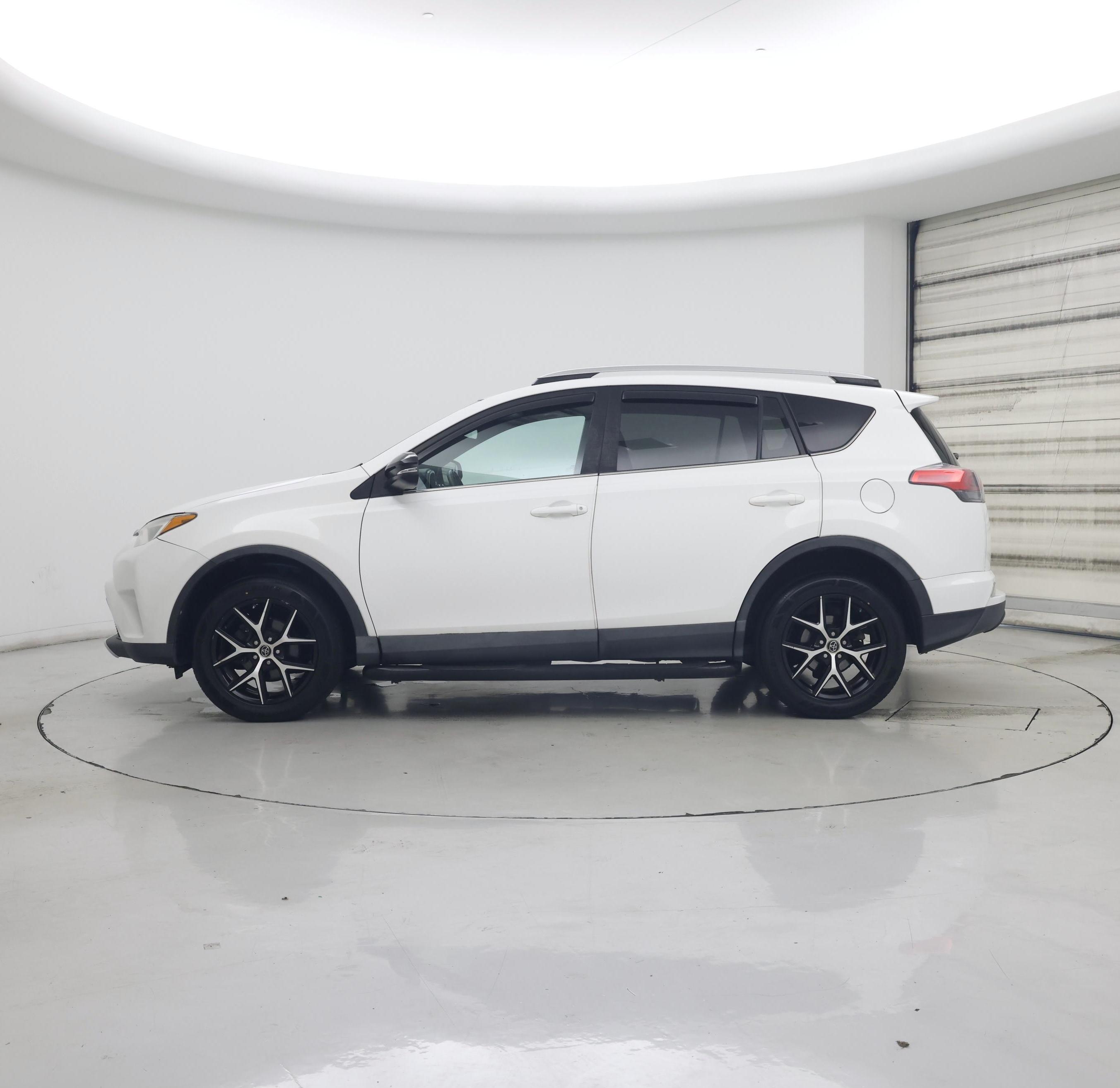 Thumbnail: 2016 Toyota RAV4 - 3