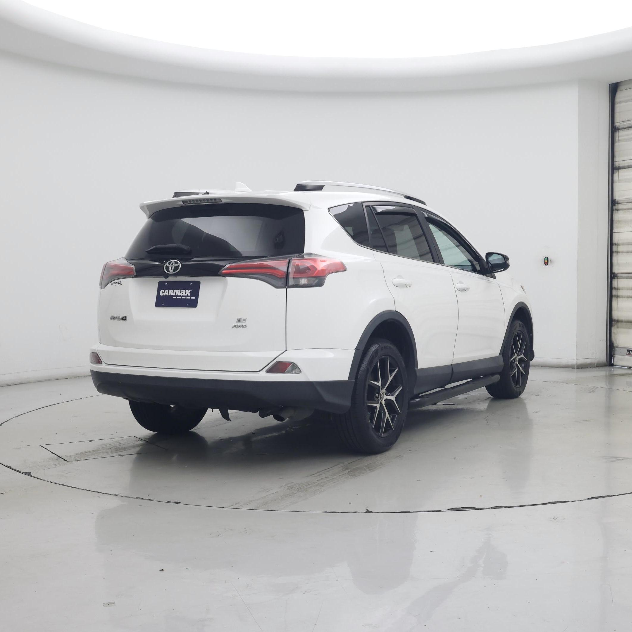 Thumbnail: 2016 Toyota RAV4 - 8