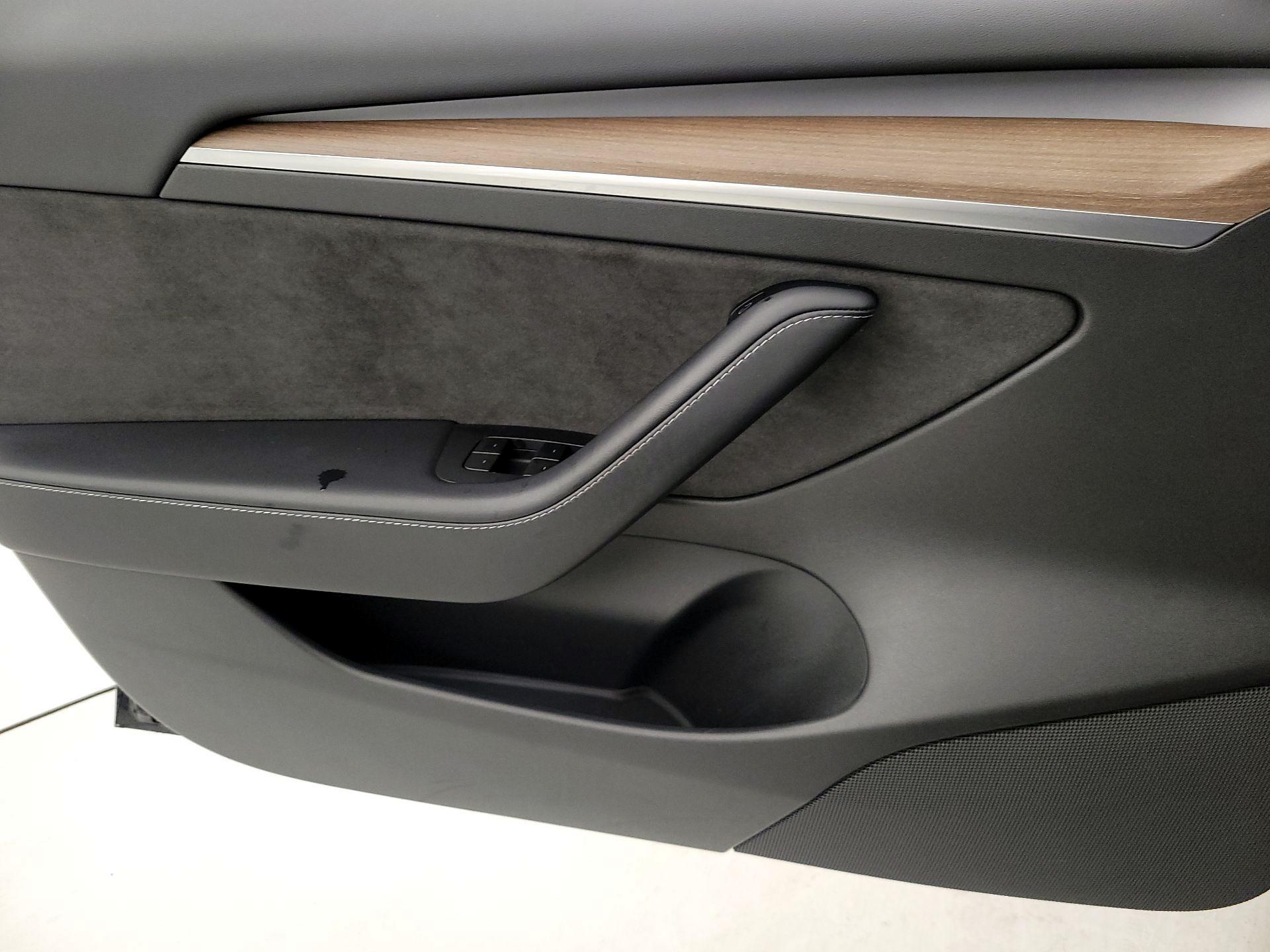 Thumbnail: 2022 Tesla Model 3 - 12