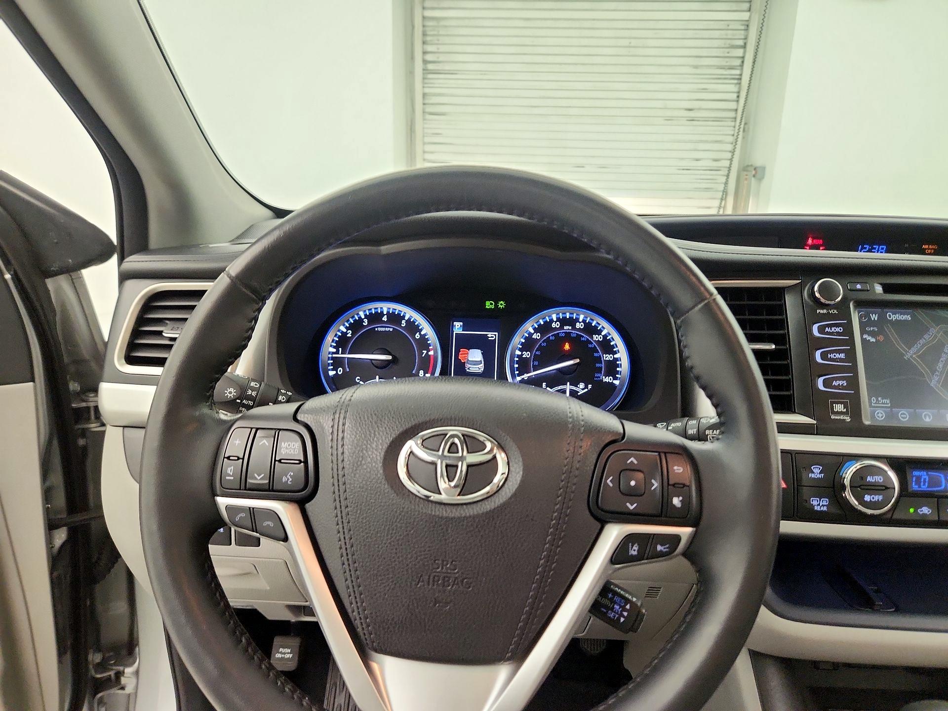 Thumbnail: 2017 Toyota Highlander - 10