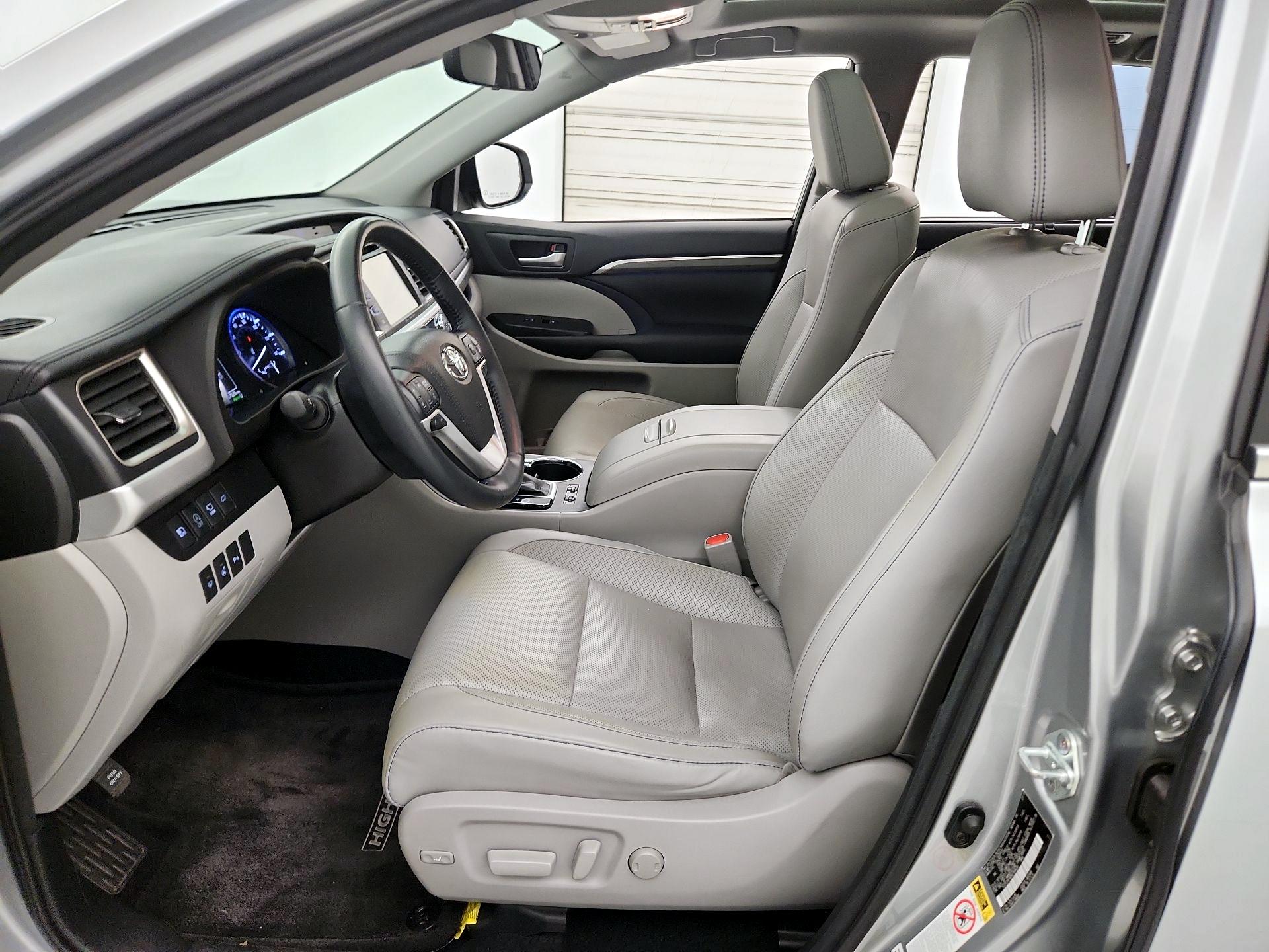 Thumbnail: 2017 Toyota Highlander - 11