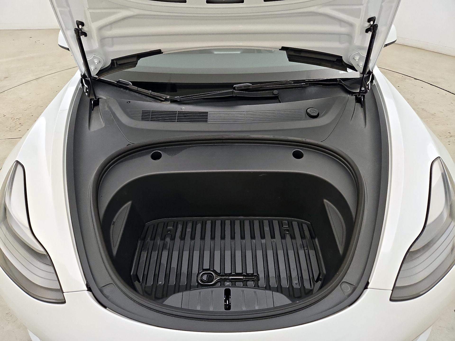 Thumbnail: 2023 Tesla Model 3 - 18