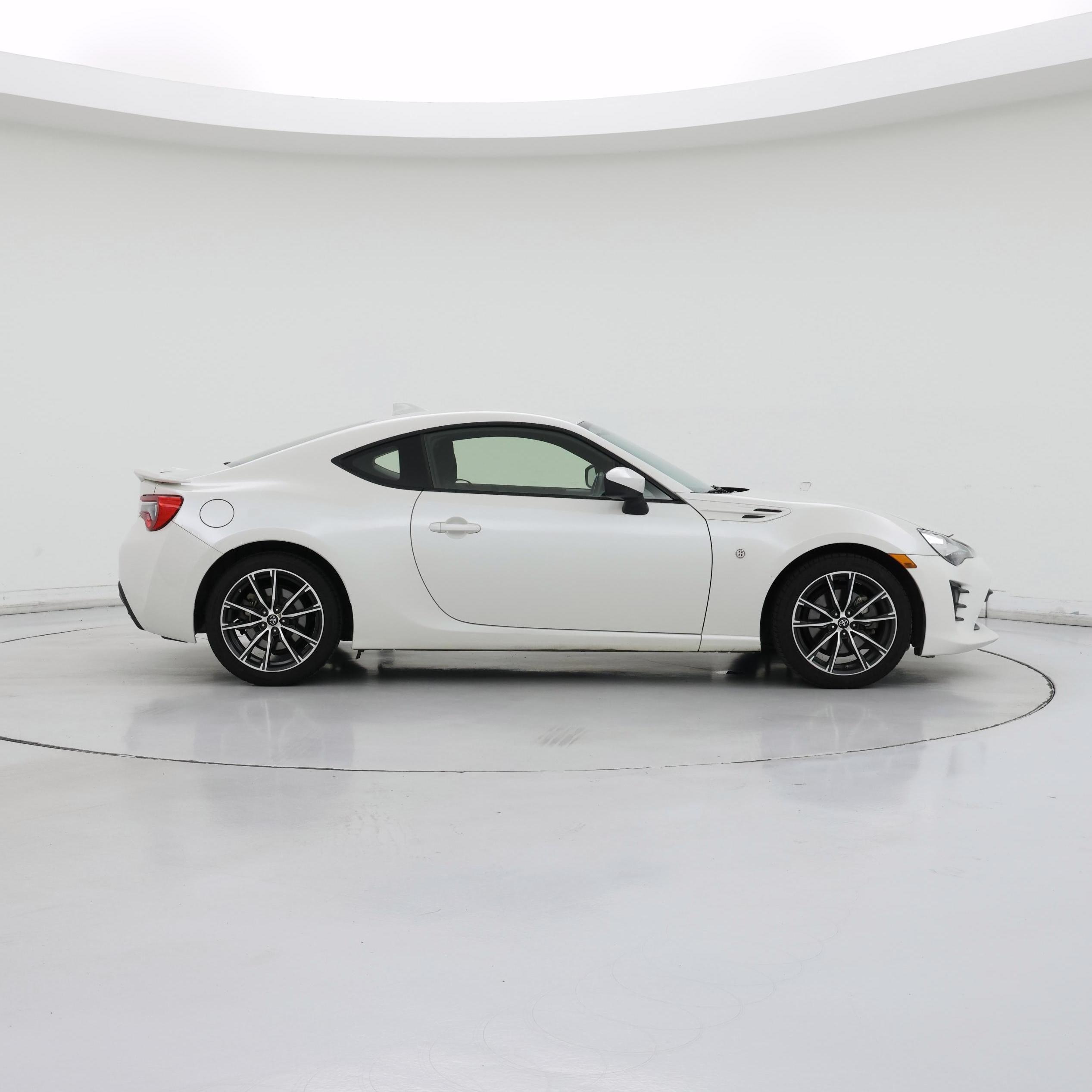 Thumbnail: 2017 Toyota 86 - 7
