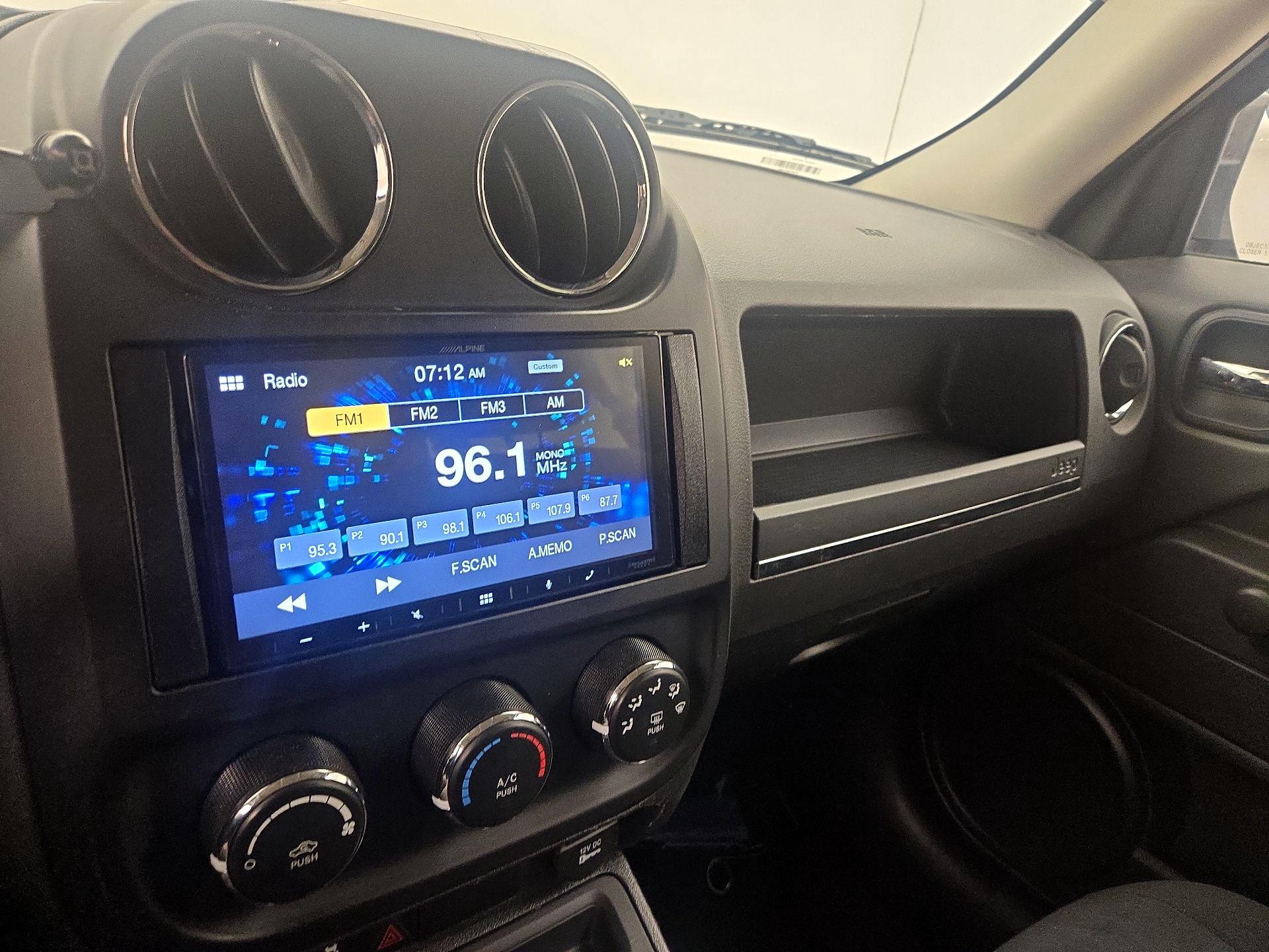 Thumbnail: 2017 Jeep Patriot - 13