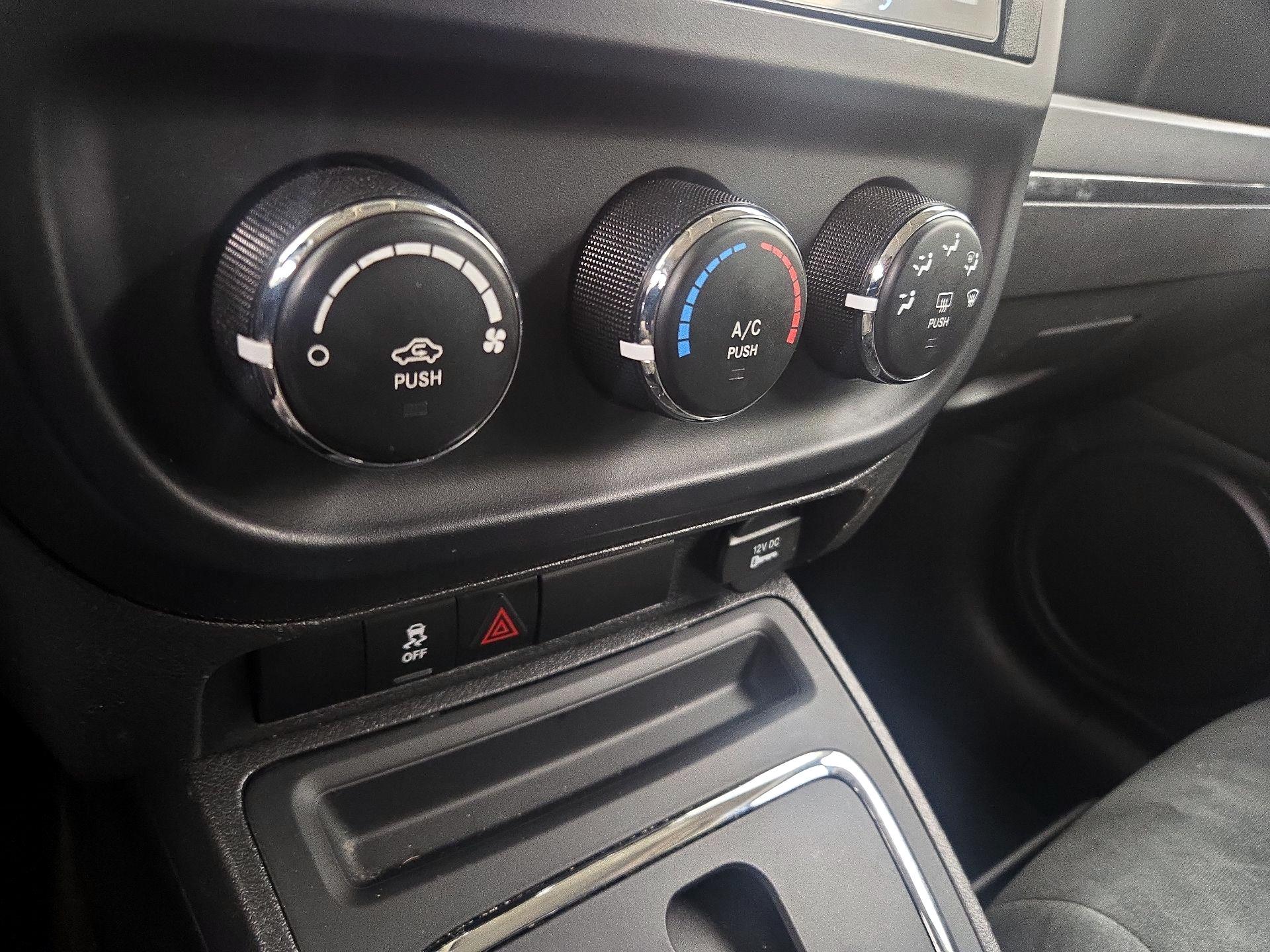 Thumbnail: 2017 Jeep Patriot - 14